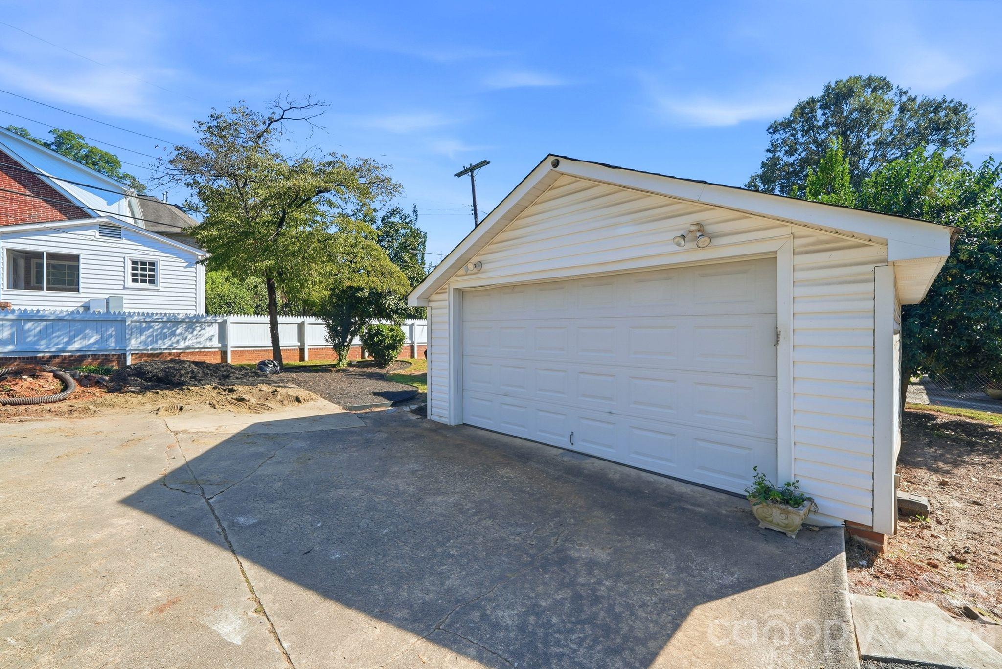 Detached garage - 1307 S Kings Drive, Charlotte