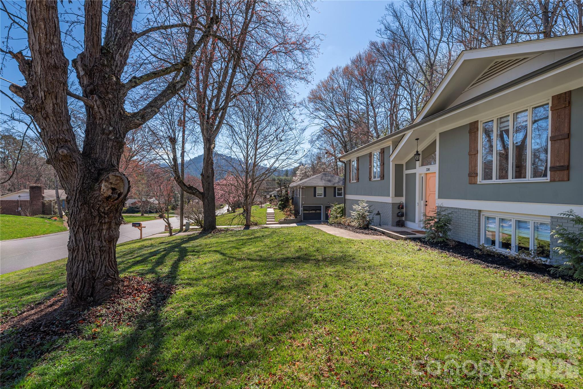 Mountain views - 330 Woody Lane, Asheville