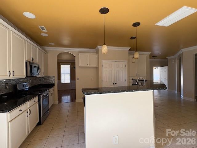 Single Family Residence at 107 Autumn Frost Avenue, Statesville, photo 8 of 34