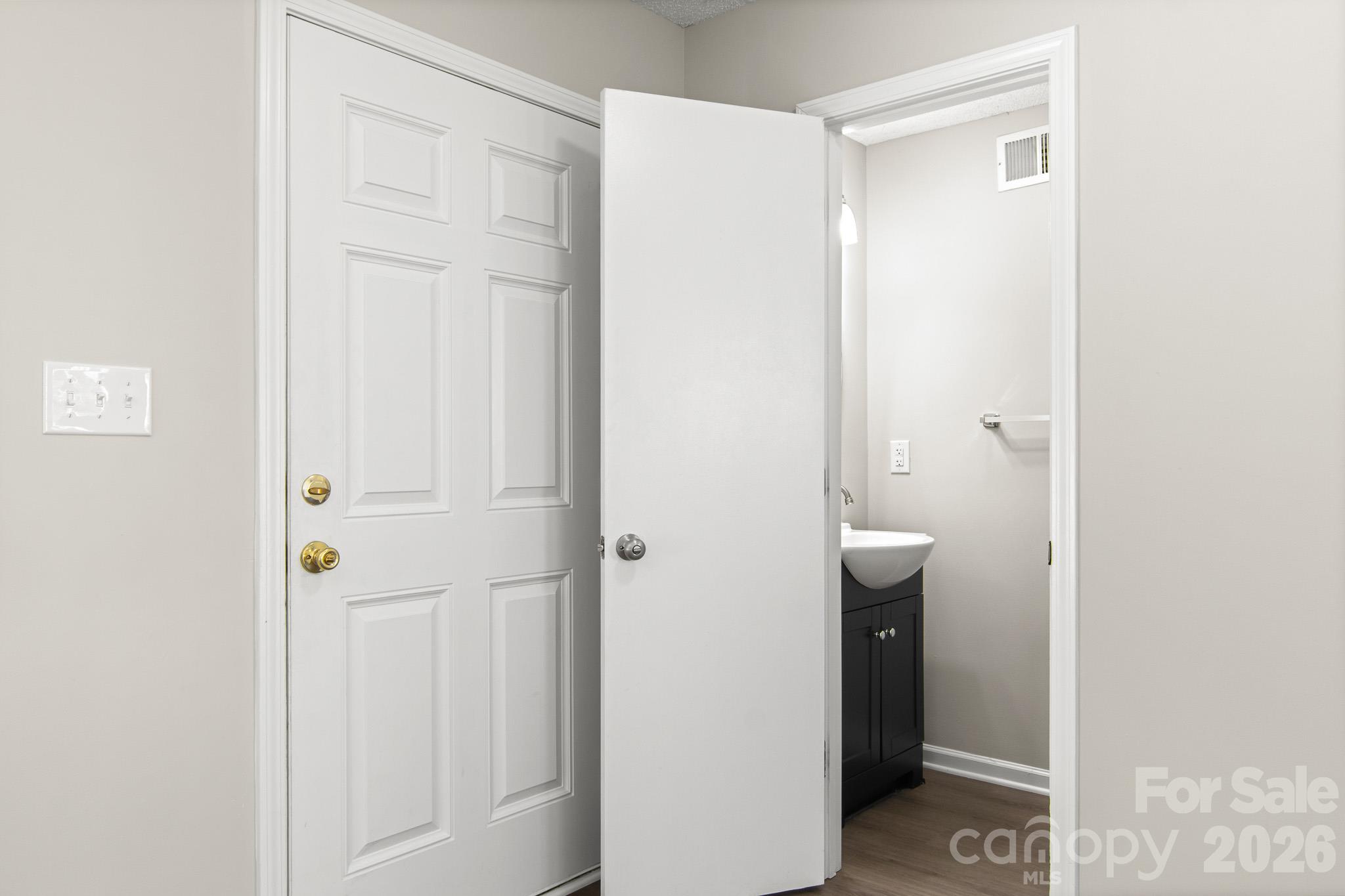 Single Family Residence at 2303 Highland Park Drive, Charlotte, photo 5 of 48