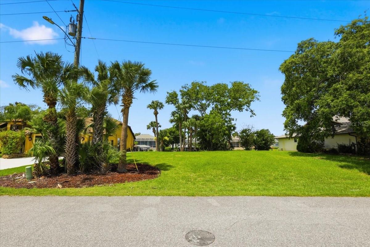 27 COTTONWOOD CT