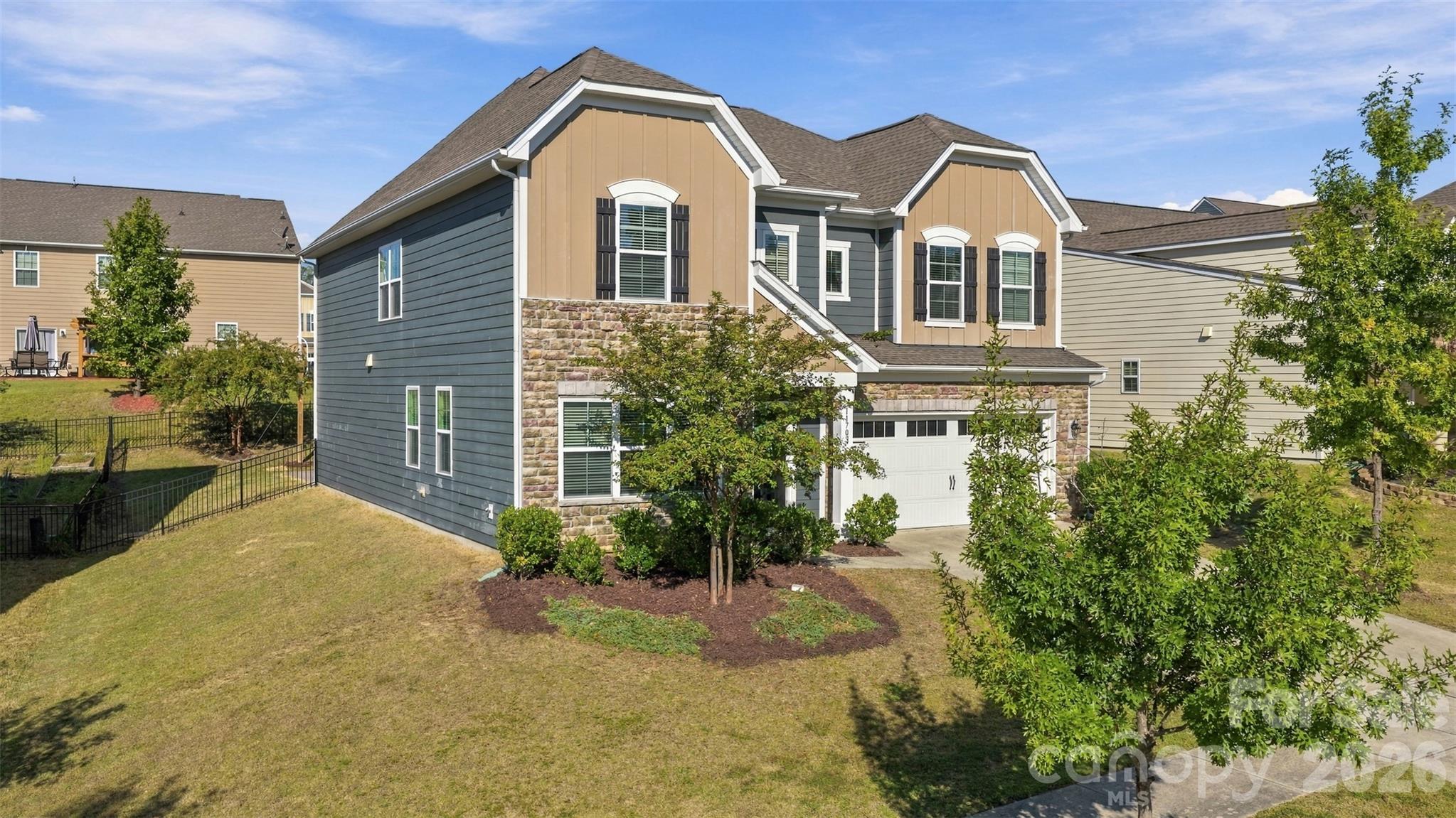 Single Family Residence at 11709 Maher Lane, Huntersville, photo 4 of 45