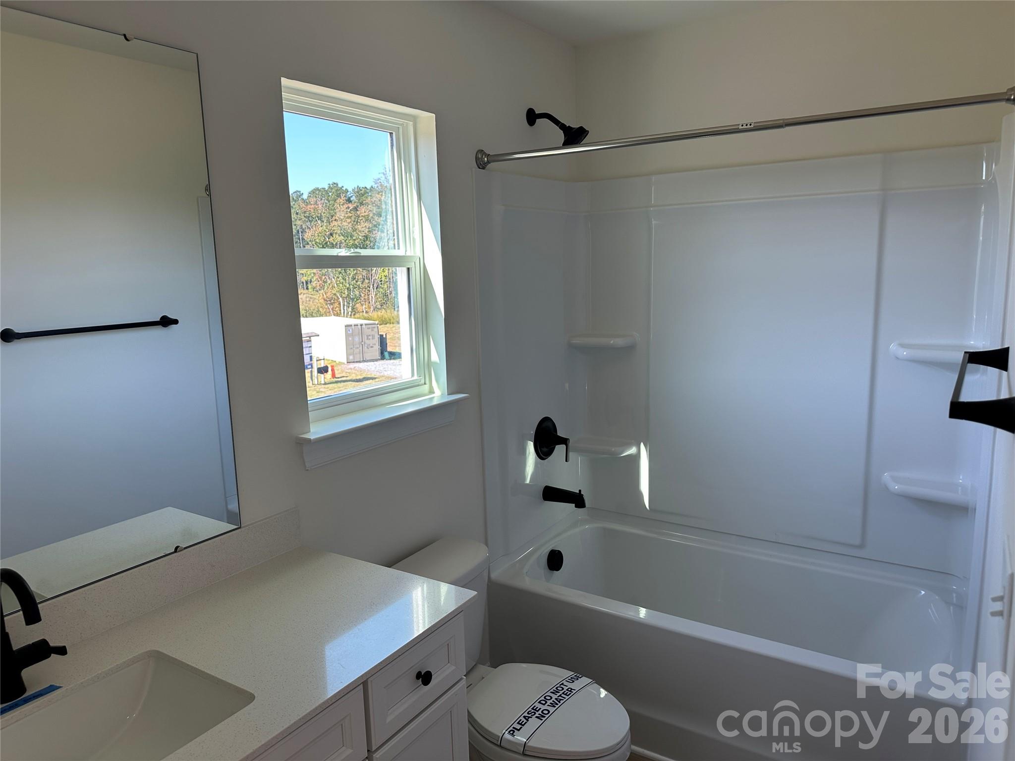 Upper-level bathroom - 2211 Tabor Road, Sherrills Ford
