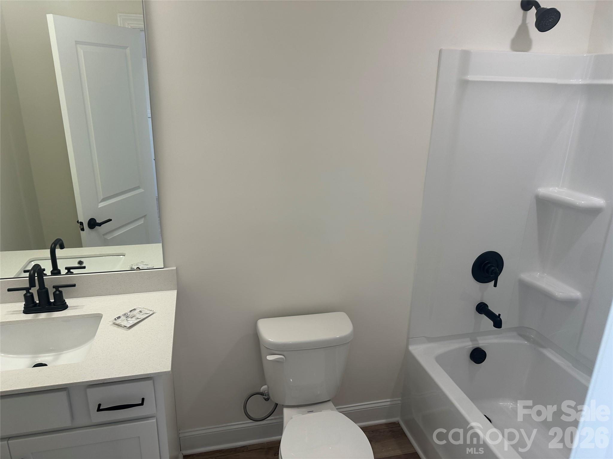 Upper level bath - 8470 Acadia Parkway, Sherrills Ford