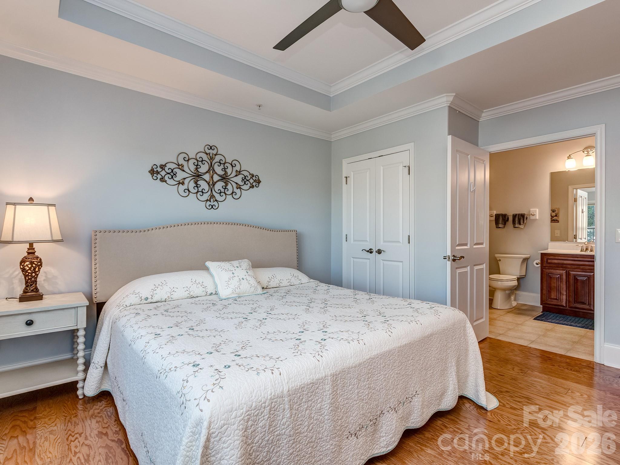 Guest bedroom with ensuite full bathroom - 6605 Central Pacific Avenue, Charlotte