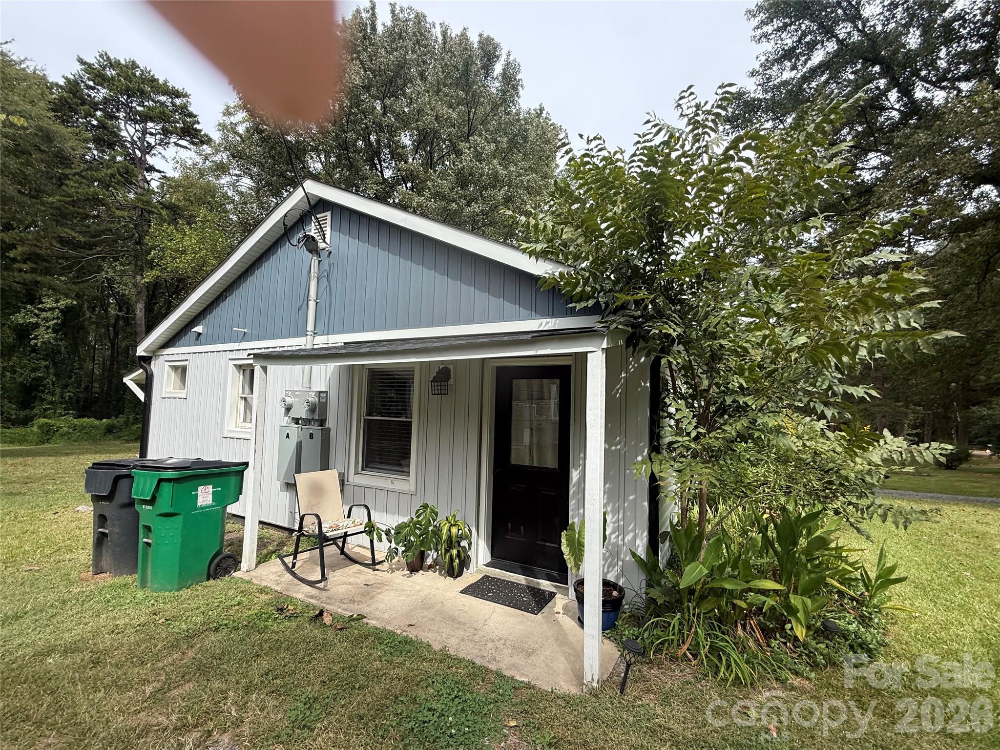 Duplex at 133 Hugh Caldwell Road, Charlotte, photo 6 of 9