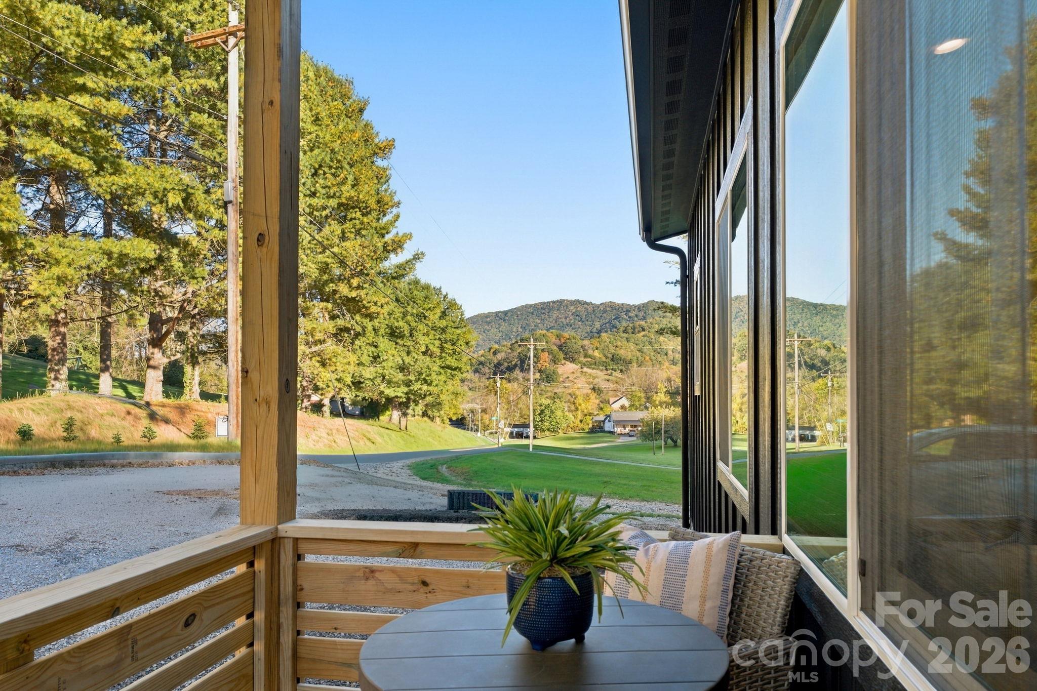 Single Family Residence at 152 Sunnyside Road, Waynesville, photo 5 of 37