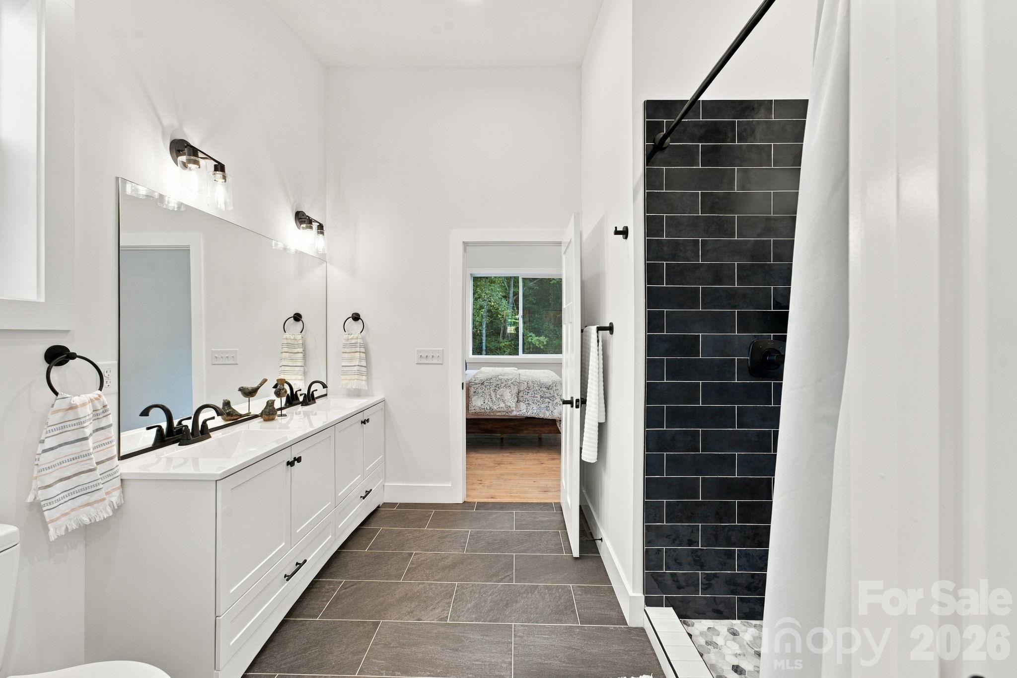 Single Family Residence at 152 Sunnyside Road, Waynesville, photo 18 of 37
