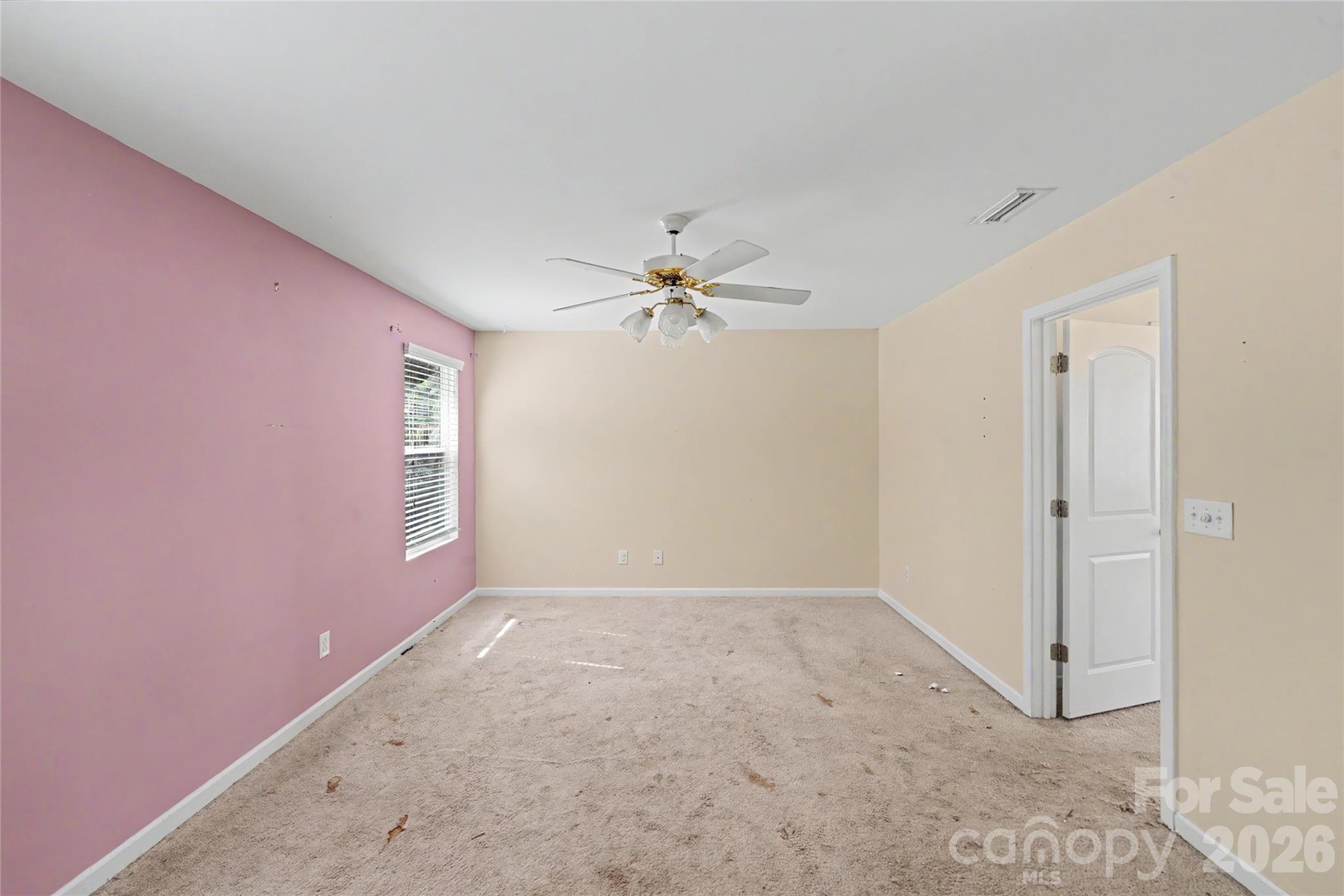 Single Family Residence at 460 Dutch White Drive, Clover, photo 5 of 37