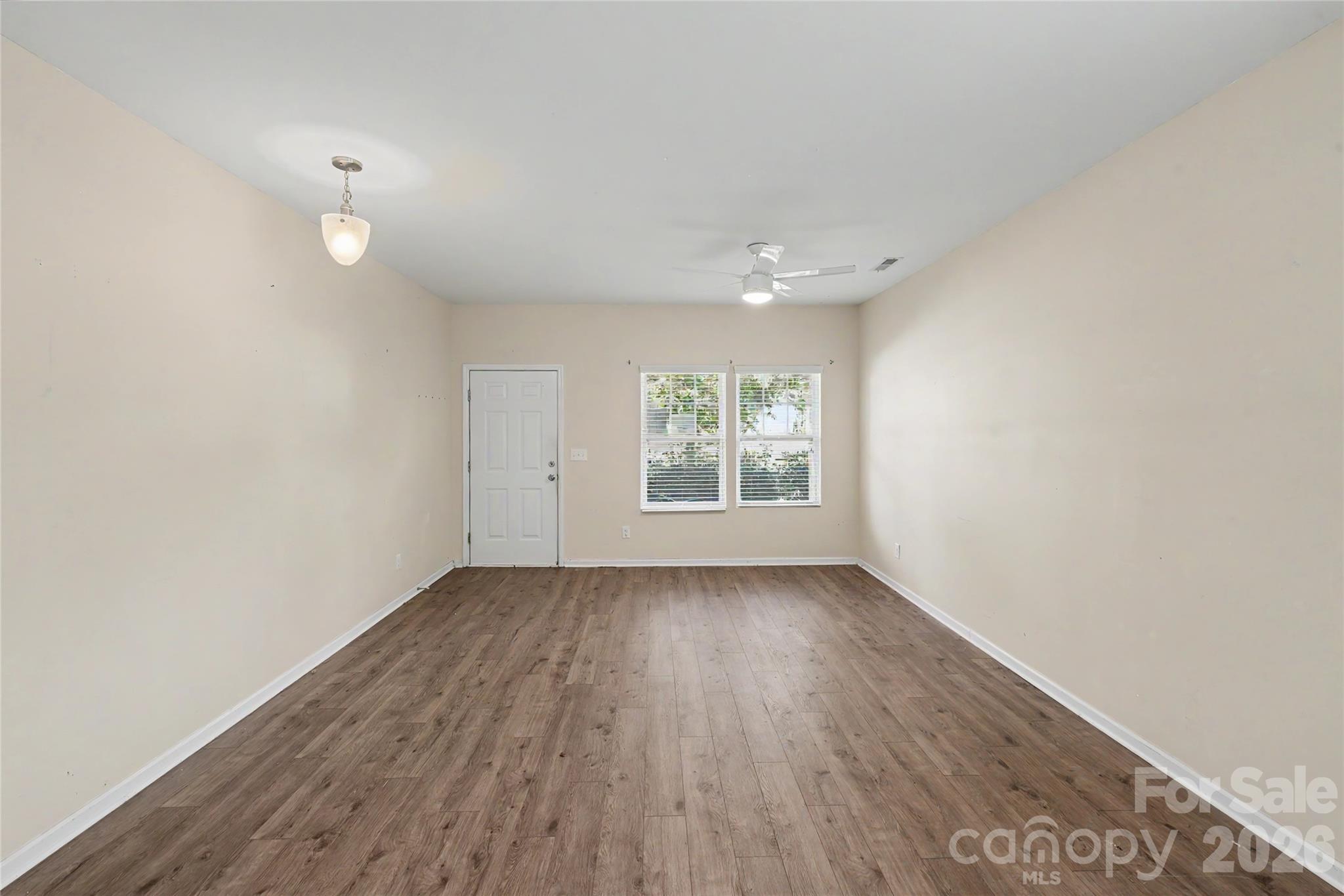 Single Family Residence at 460 Dutch White Drive, Clover, photo 8 of 37