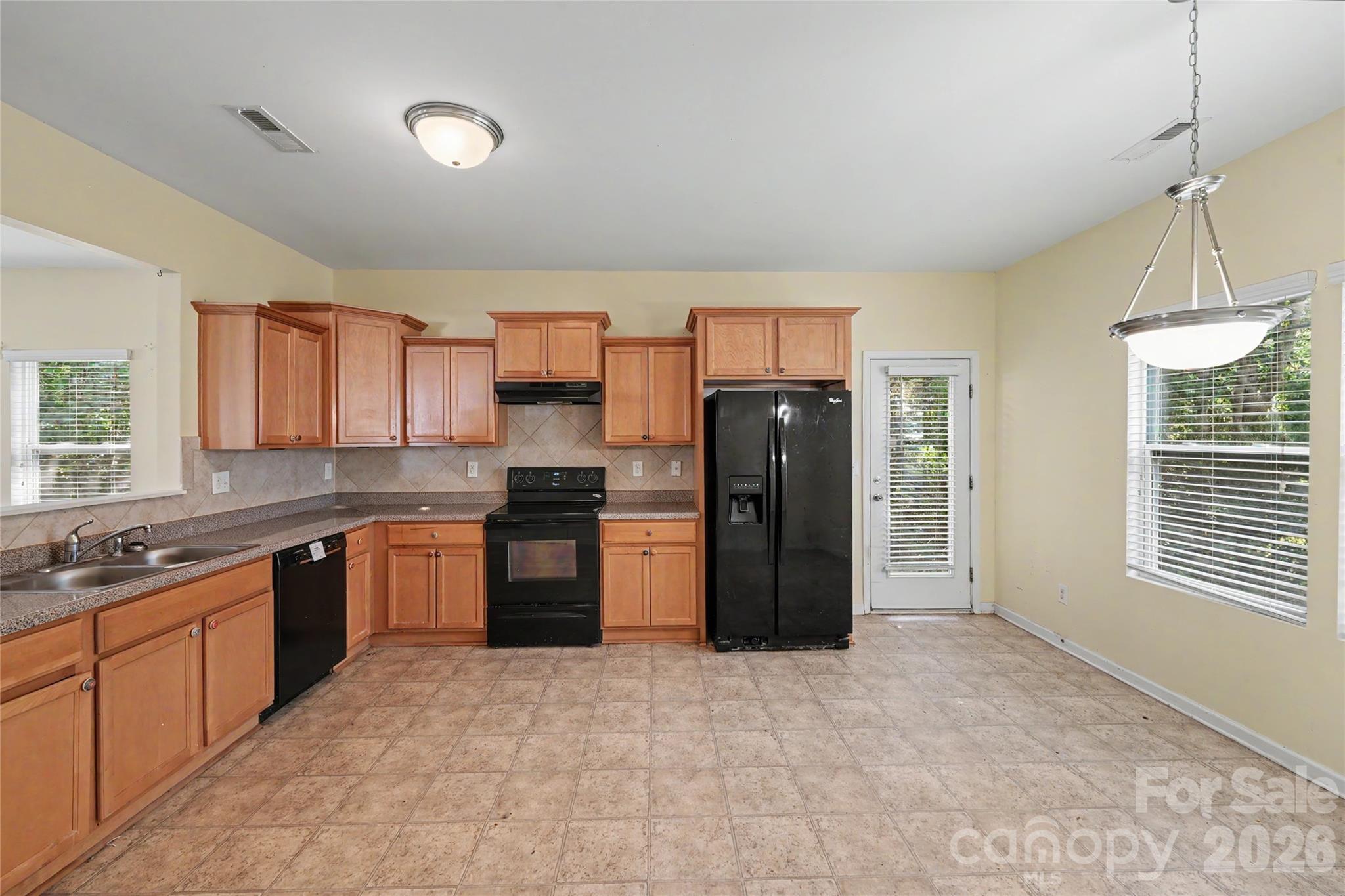 Single Family Residence at 460 Dutch White Drive, Clover, photo 16 of 37