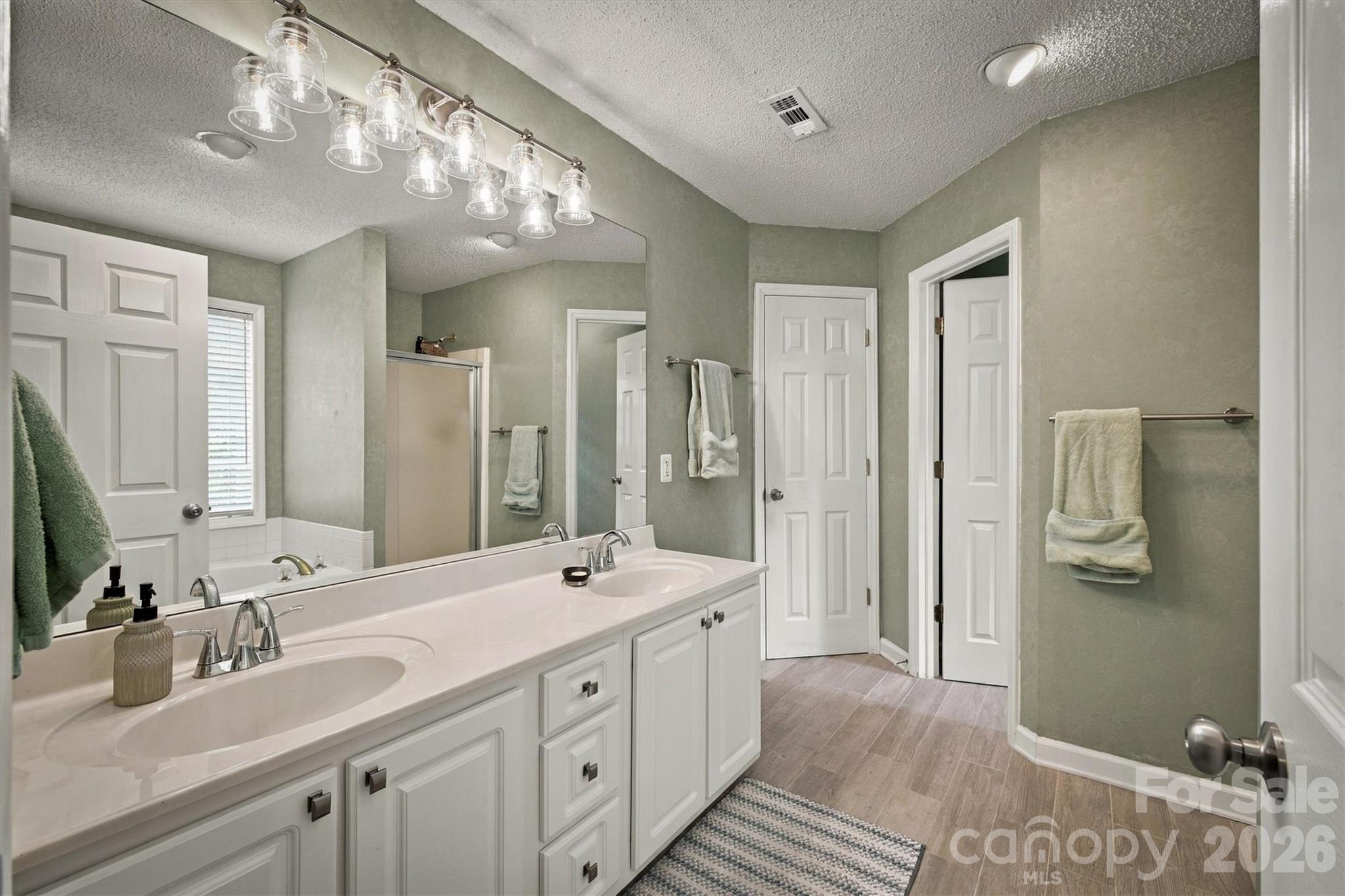 Single Family Residence at 2183 13th Street Court NE, Hickory, photo 15 of 40