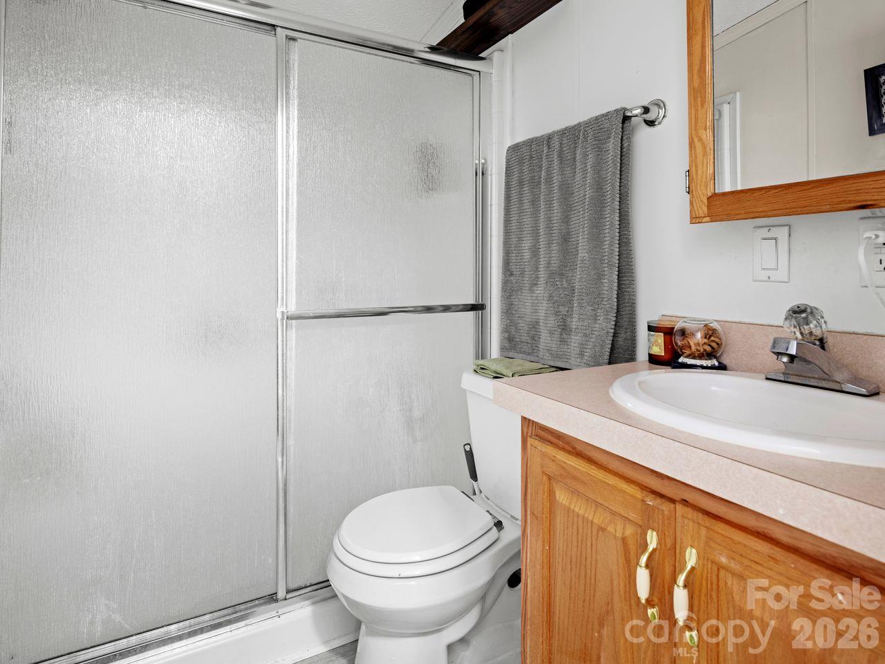 Spare Bathroom - 115 Sleepy Forest Drive, Leicester