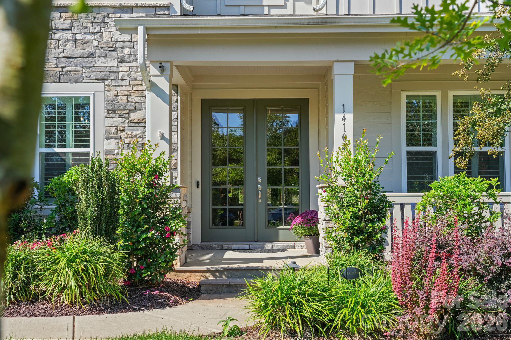 Single Family Residence at 14104 Hollins Grove Avenue, Huntersville, photo 4 of 46