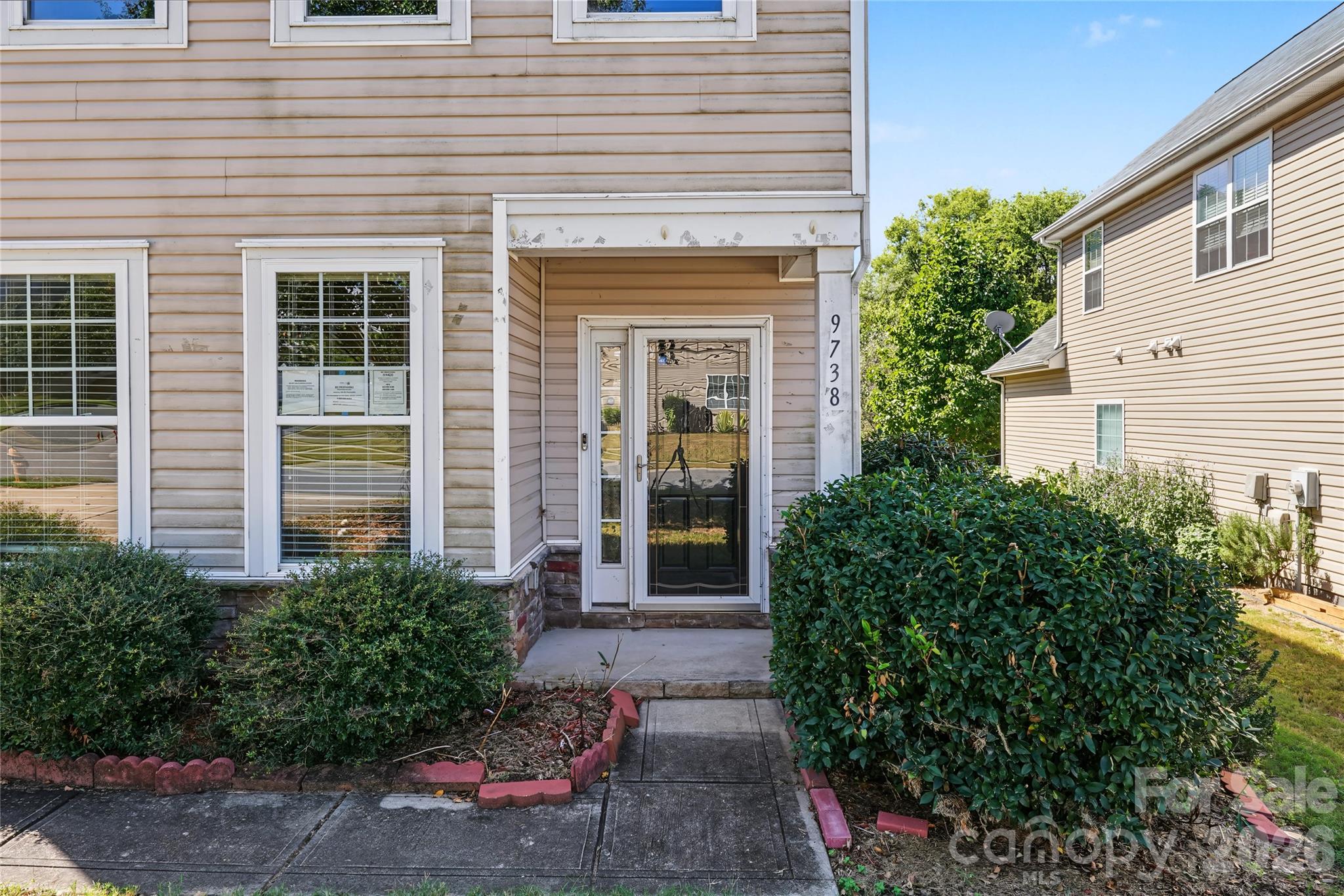 Single Family Residence at 9738 Loughlin Lane, Charlotte, photo 7 of 42