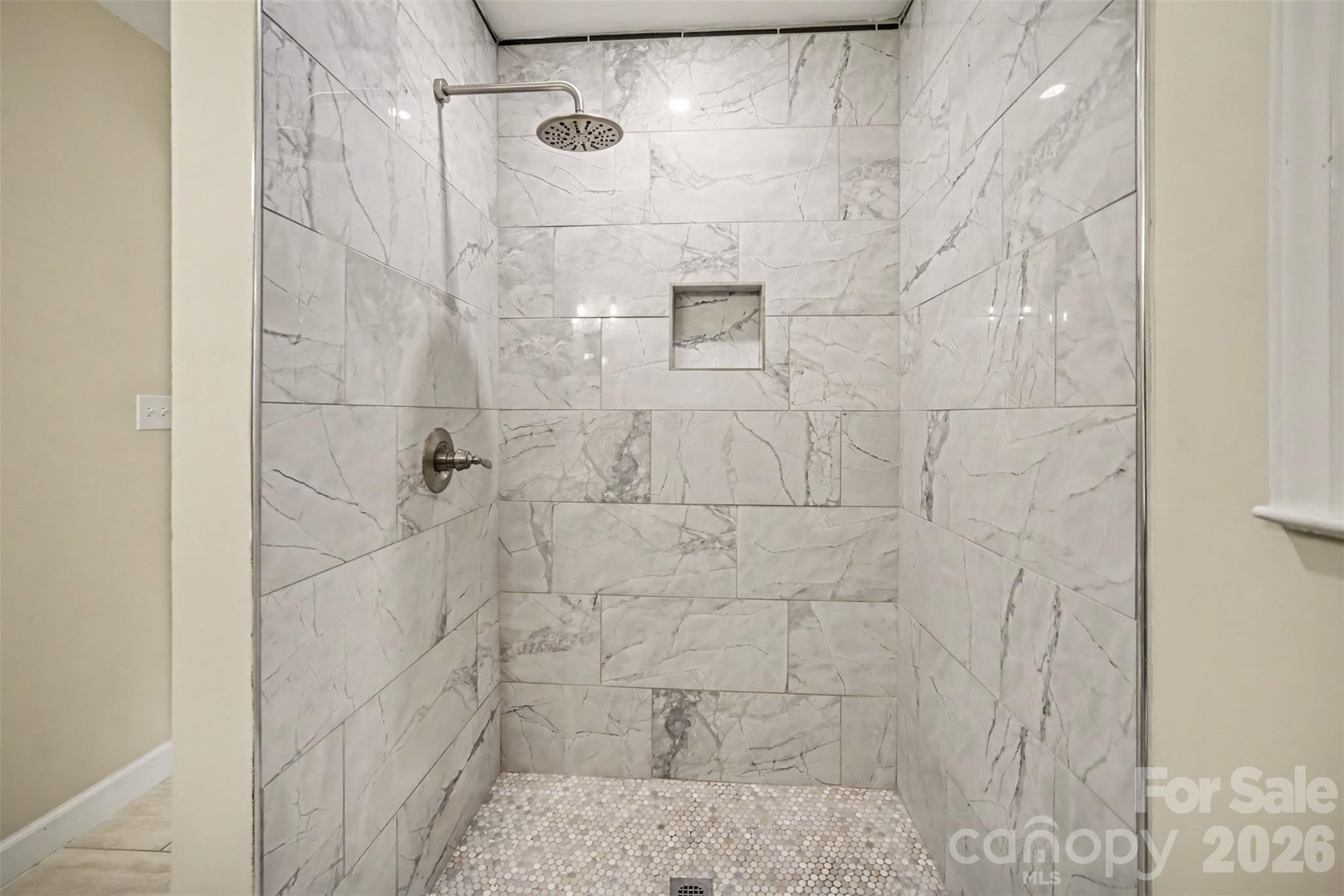Main bathroom - 304 Gregory Road, Statesville