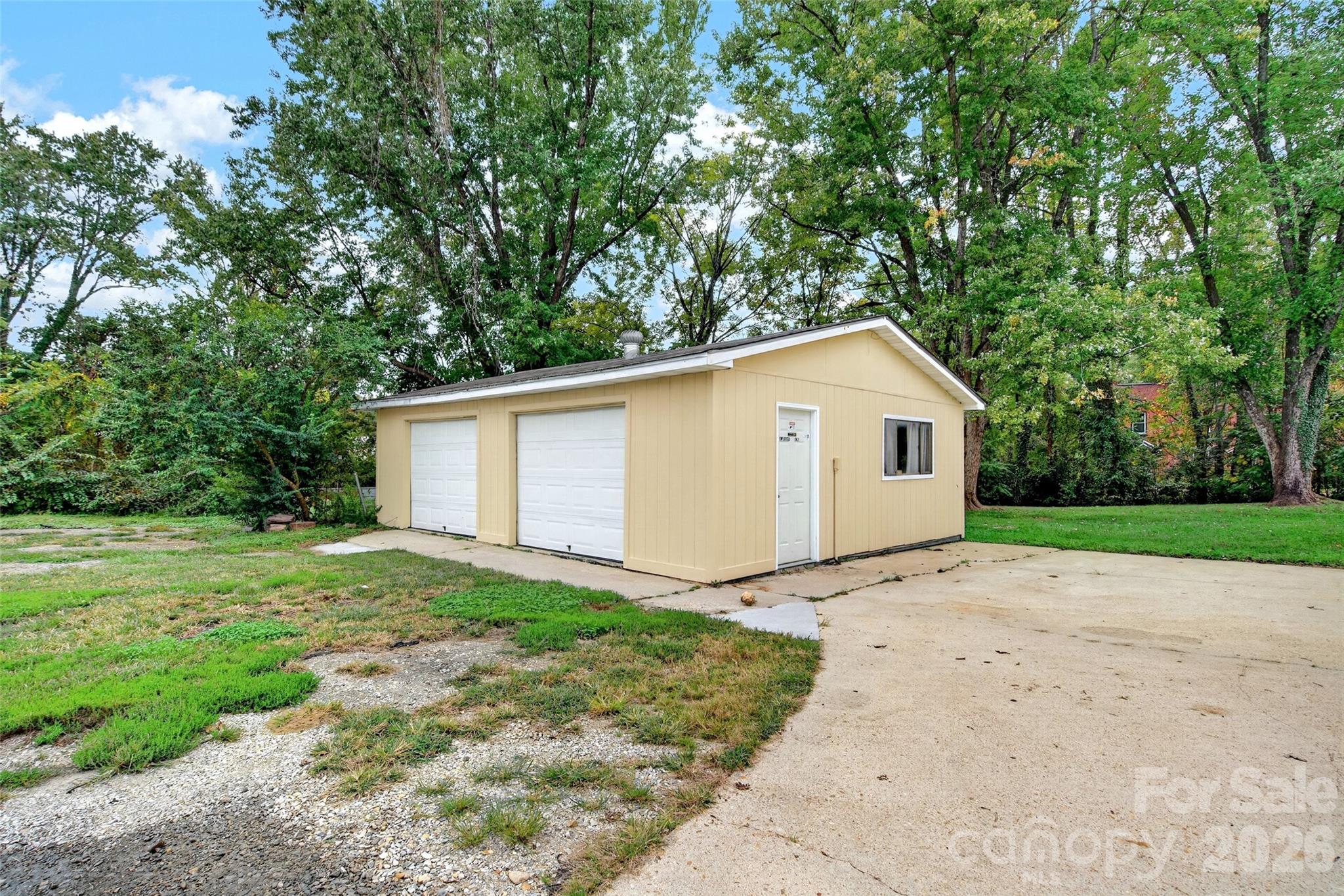 Front and side view of garage with 2 garage doors. - 432 & 422 E Main Street, Old Fort