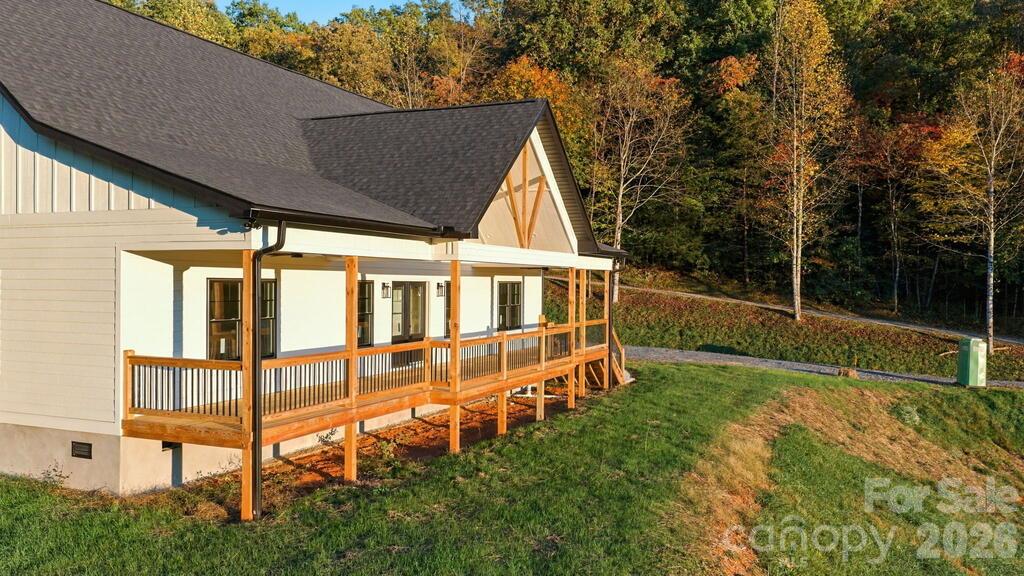 Stunning large front covered porch - 431 Tahlfield Road, Sylva