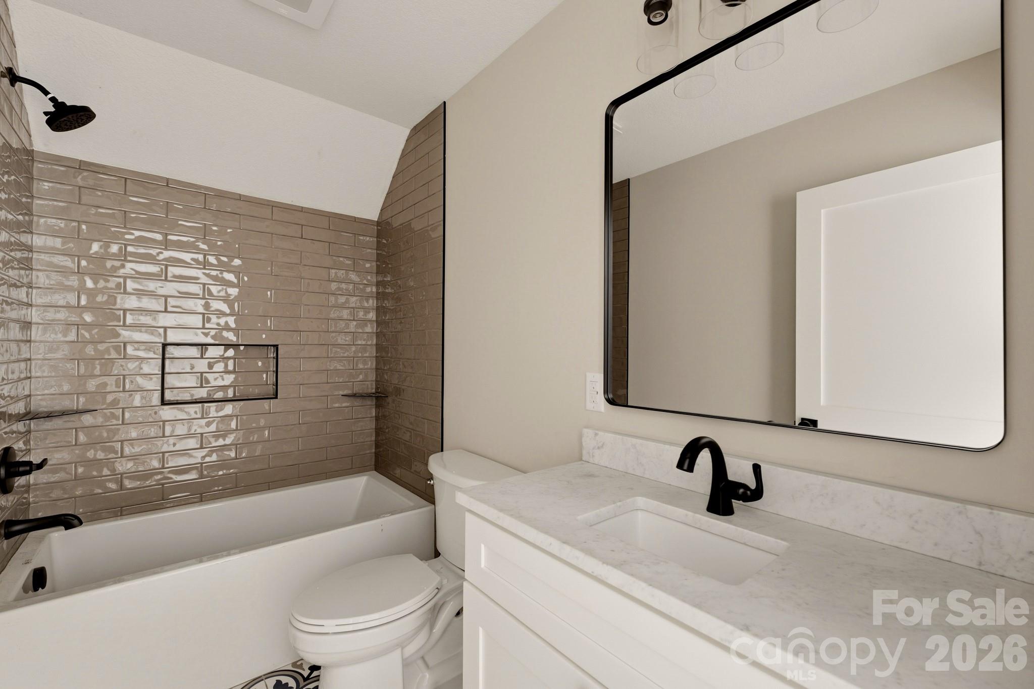 Guest Bath - 431 Tahlfield Road, Sylva