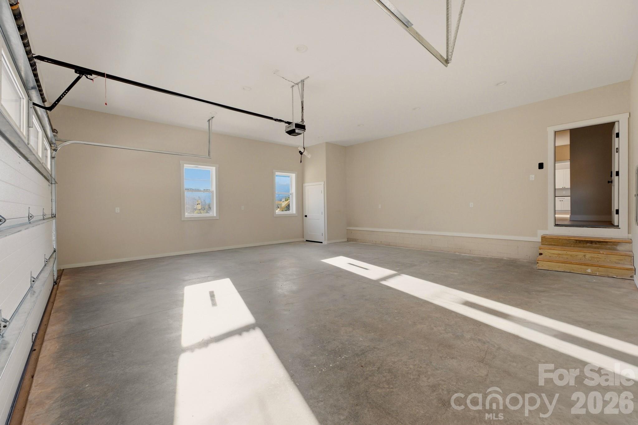 Oversized Garage - 431 Tahlfield Road, Sylva