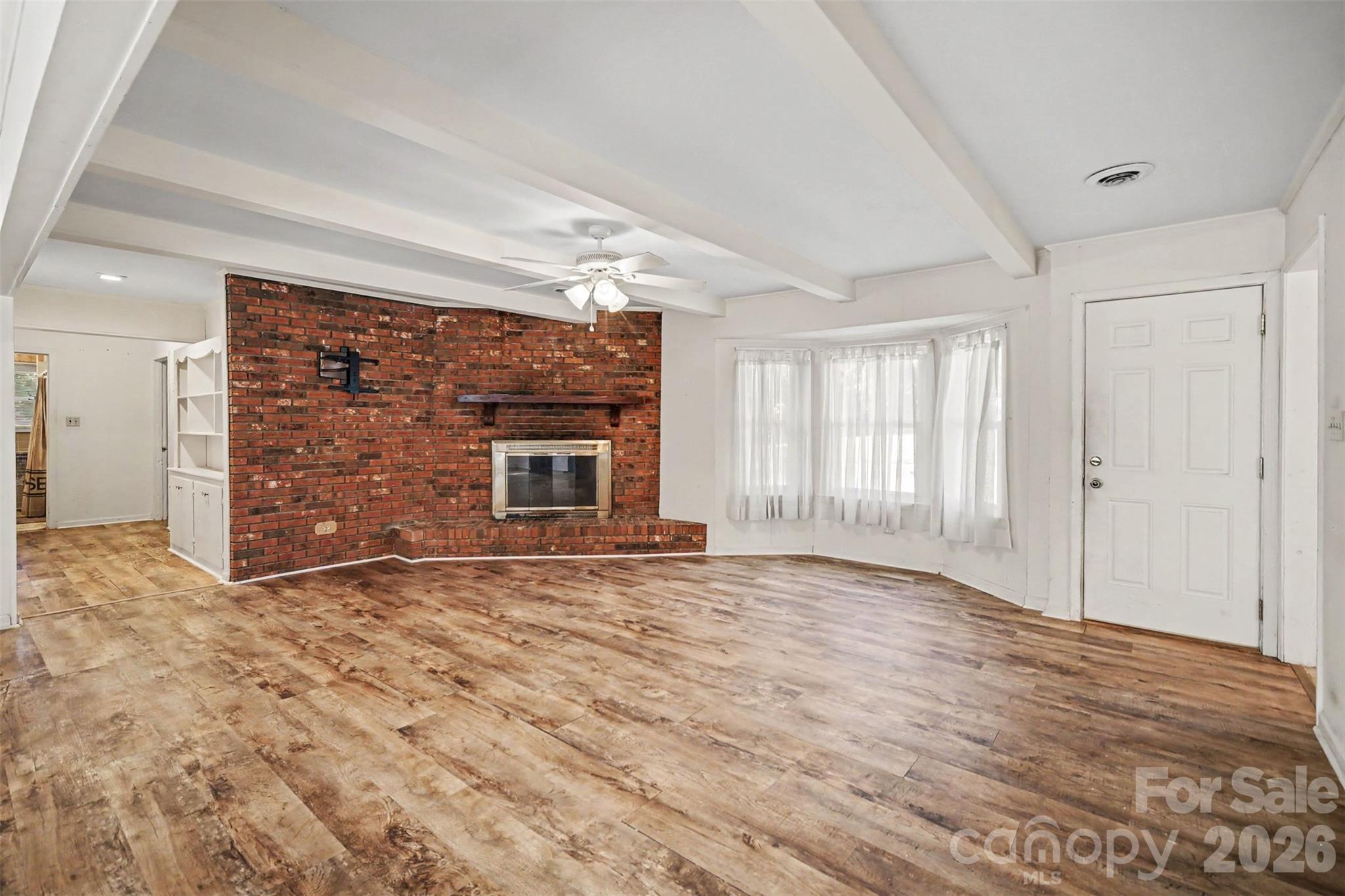 Single Family Residence at 402 Sunset Circle, Dallas, photo 11 of 46