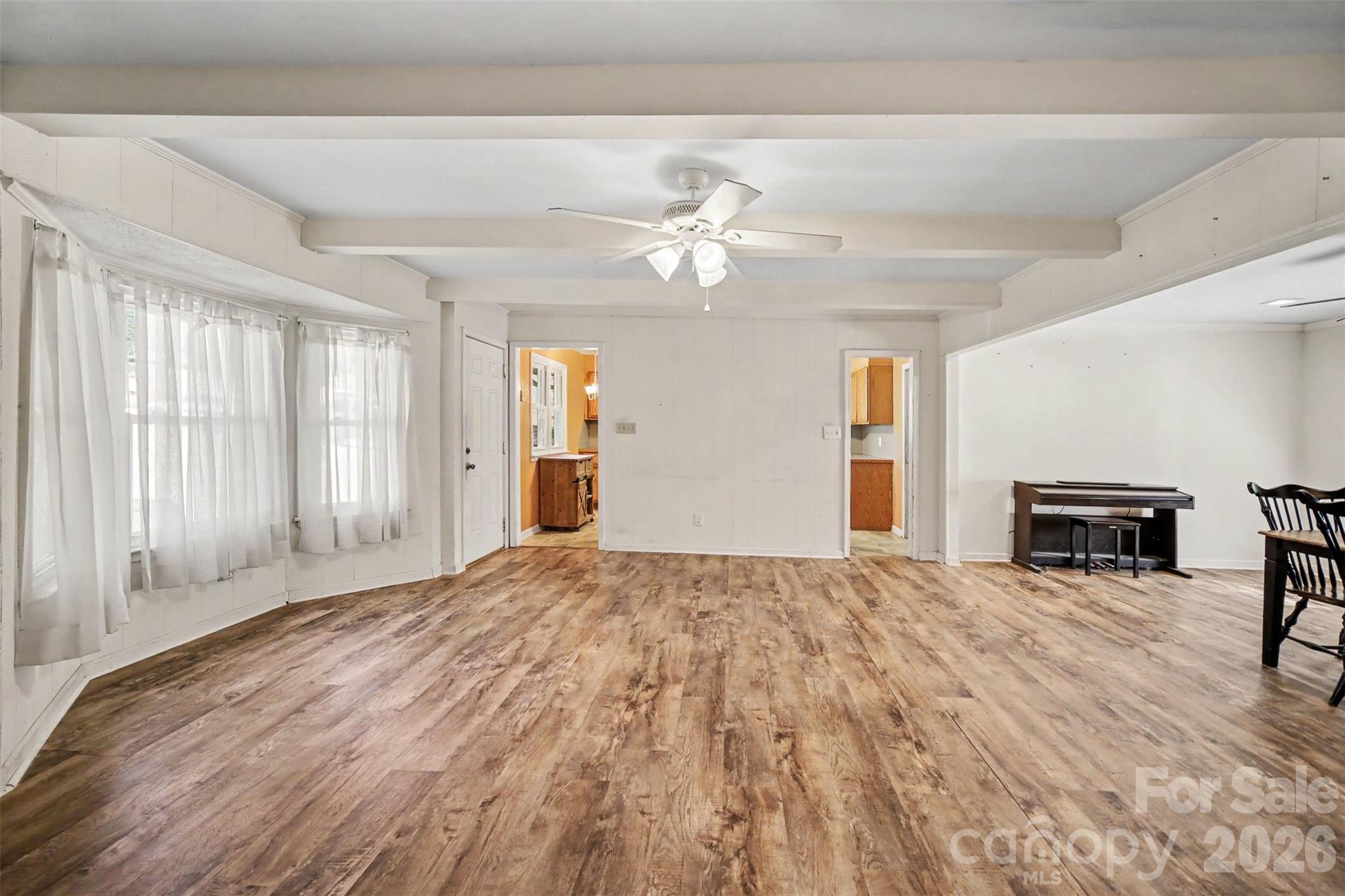 Single Family Residence at 402 Sunset Circle, Dallas, photo 15 of 46