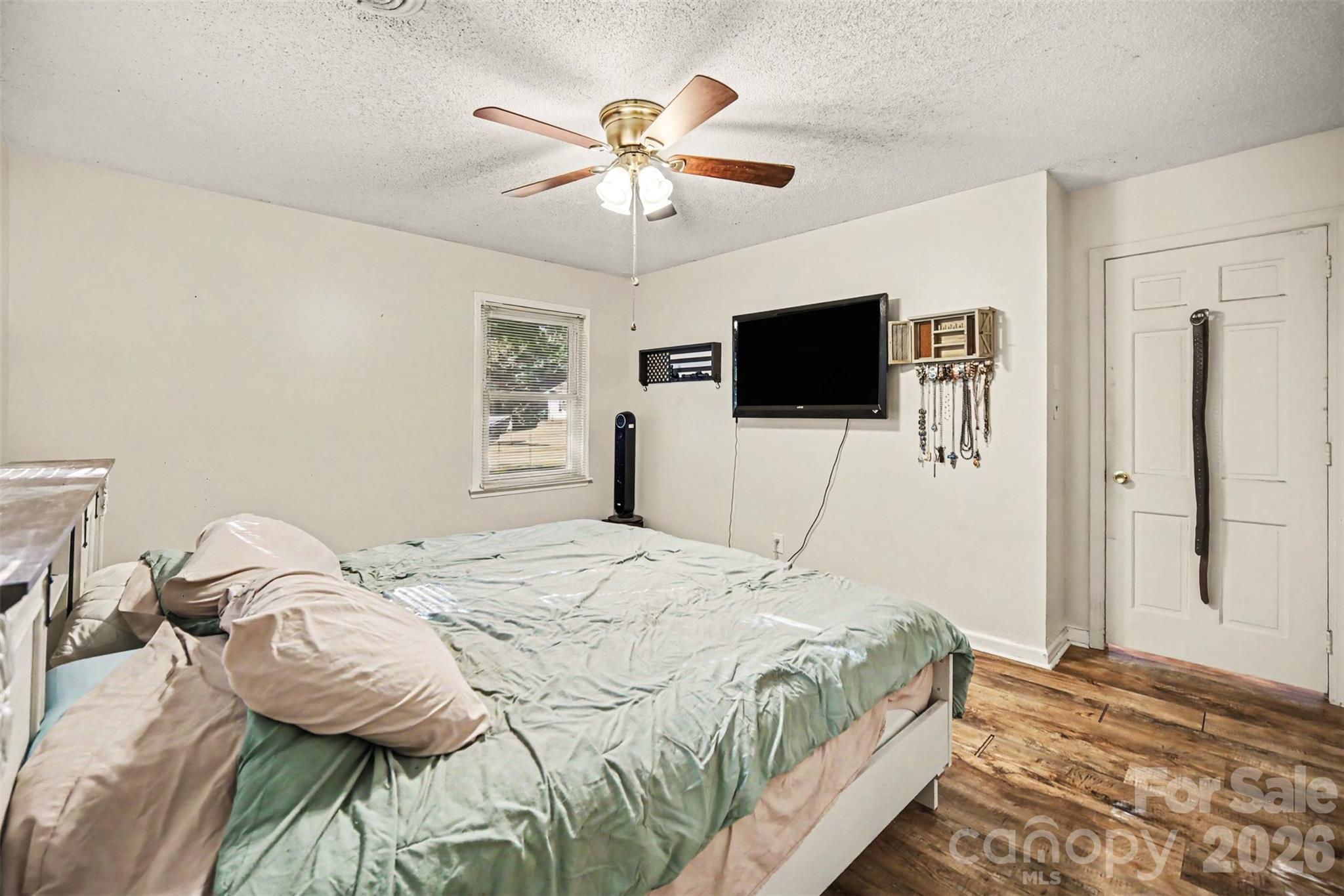 Single Family Residence at 402 Sunset Circle, Dallas, photo 39 of 46