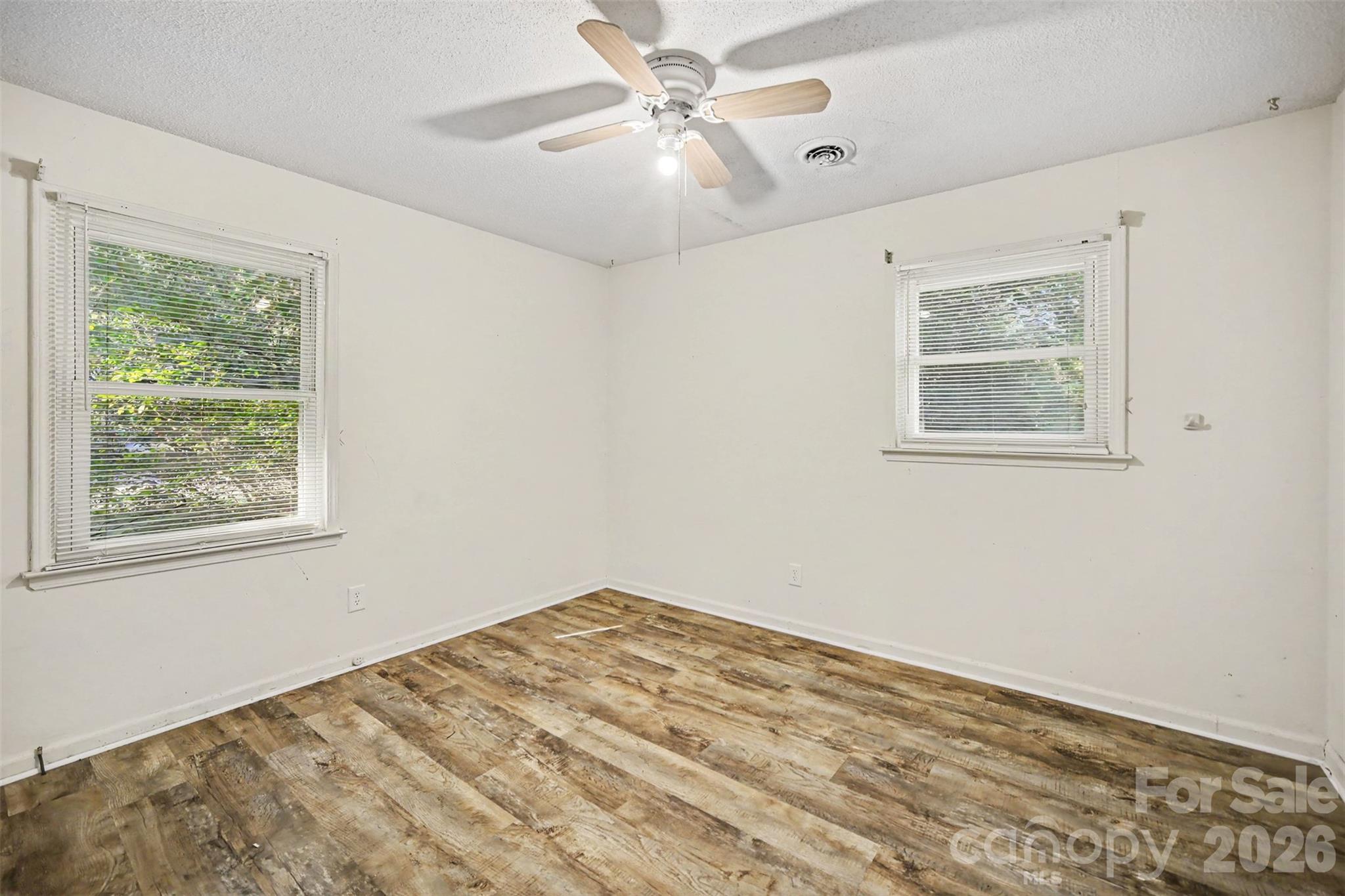 Single Family Residence at 402 Sunset Circle, Dallas, photo 27 of 46