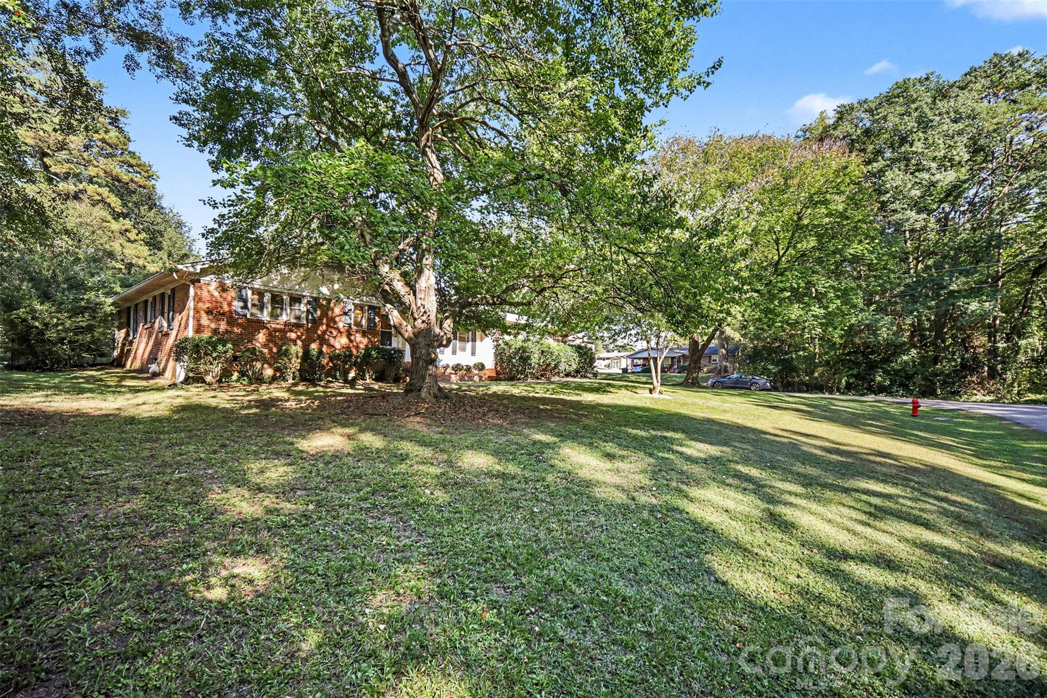 Single Family Residence at 402 Sunset Circle, Dallas, photo 44 of 46