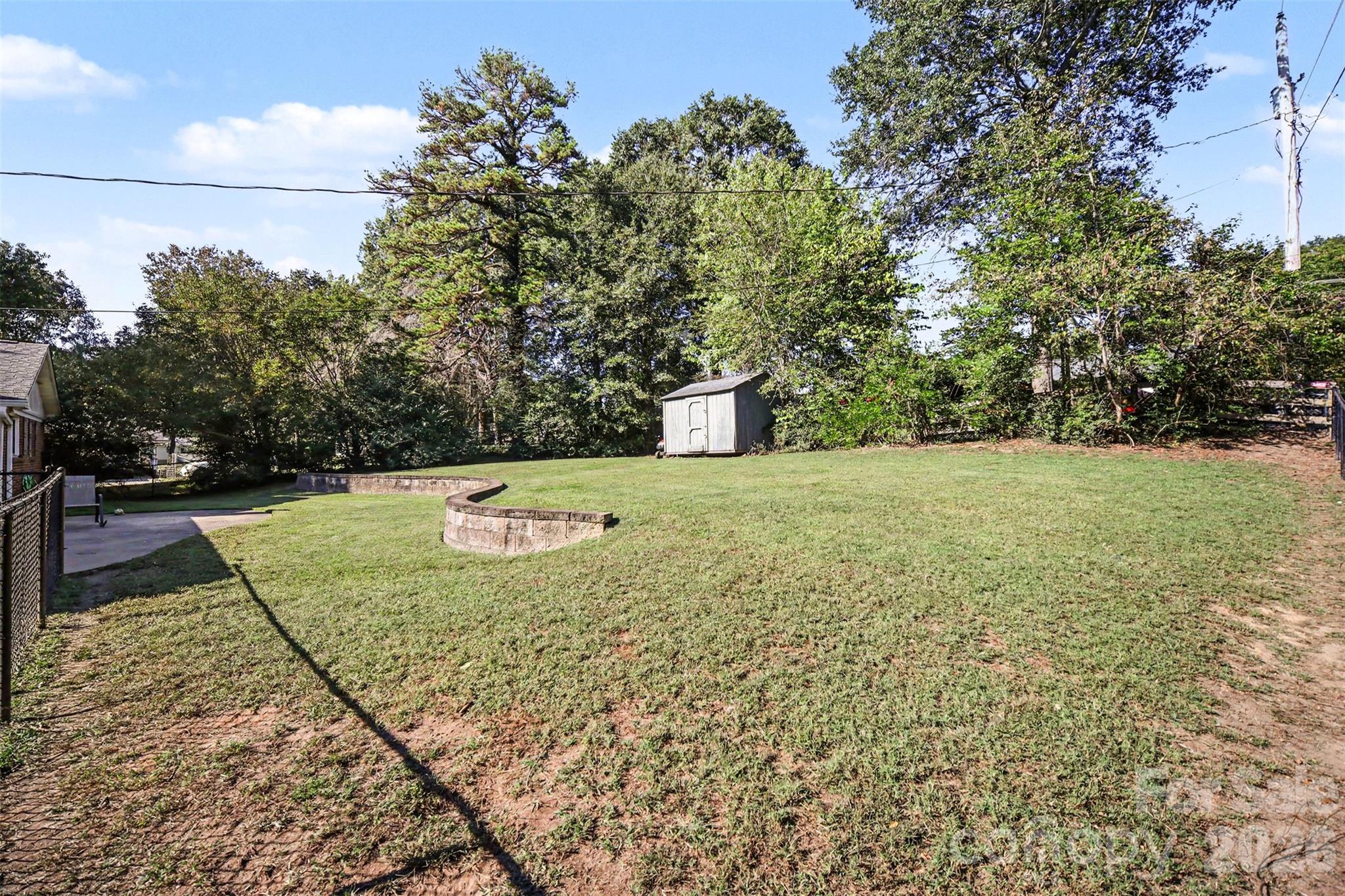 Single Family Residence at 402 Sunset Circle, Dallas, photo 45 of 46