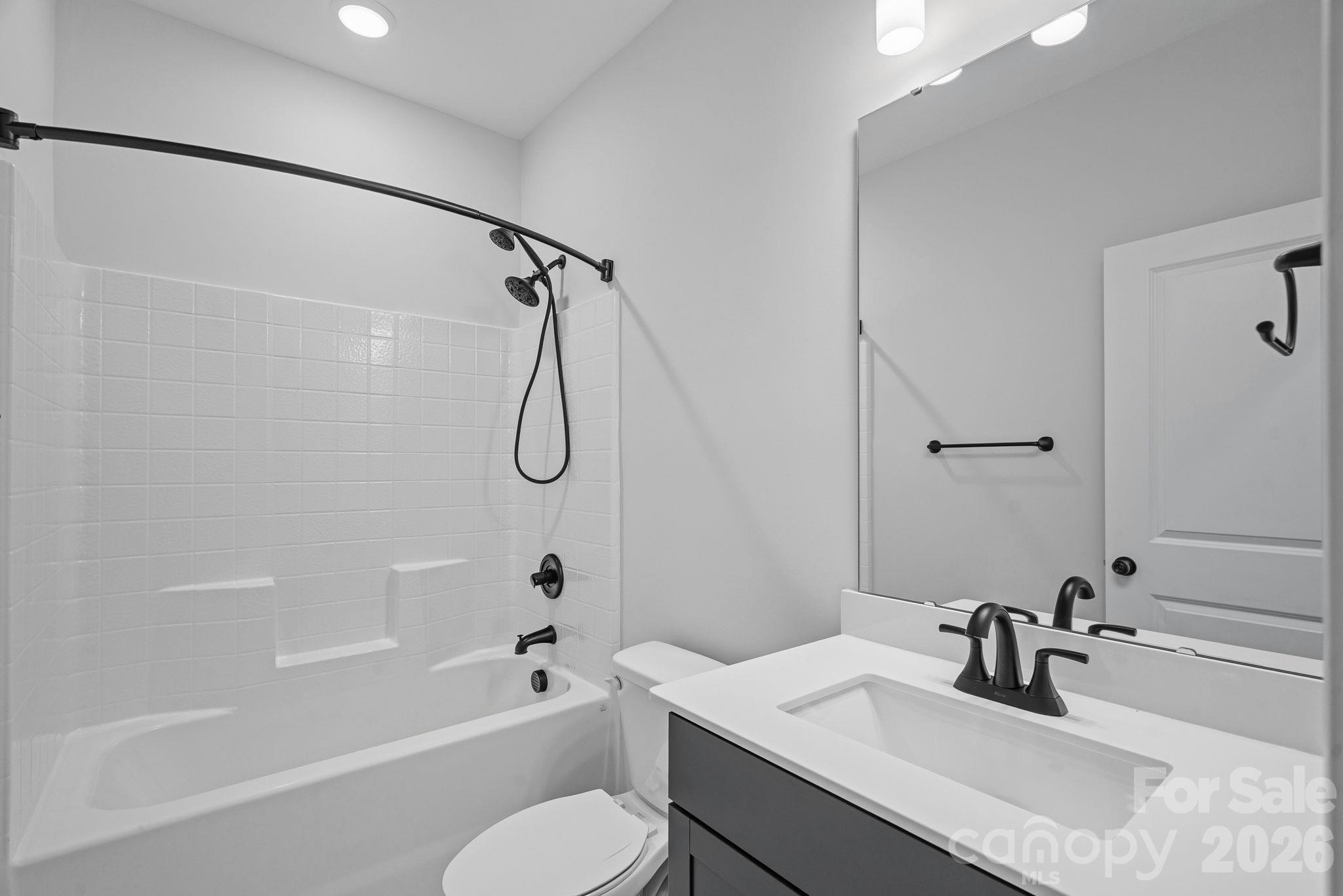 Second Floor Full Bathroom - 9051 Charles Francis Lane, Cornelius