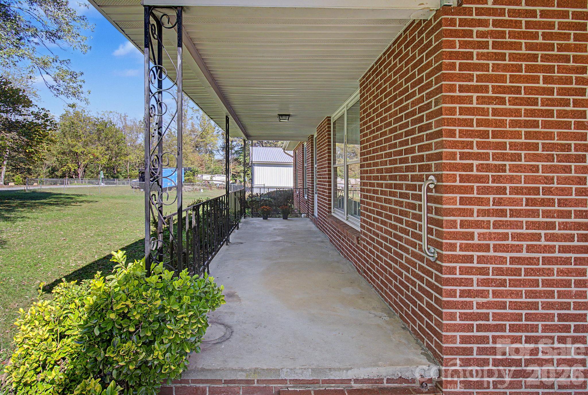 Covered walk to front door - 188 Pinner Road, Arden