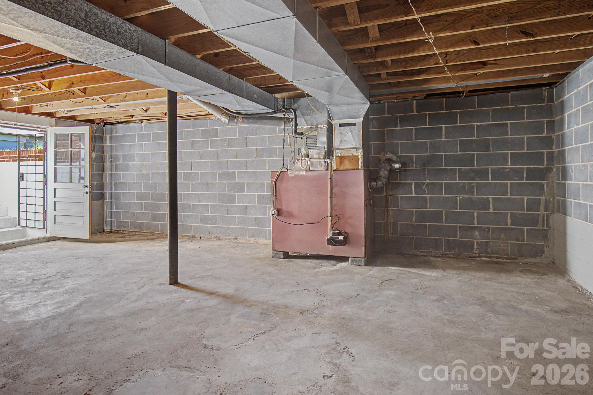 Large unfinished basement with plenty of ceiling height - 188 Pinner Road, Arden