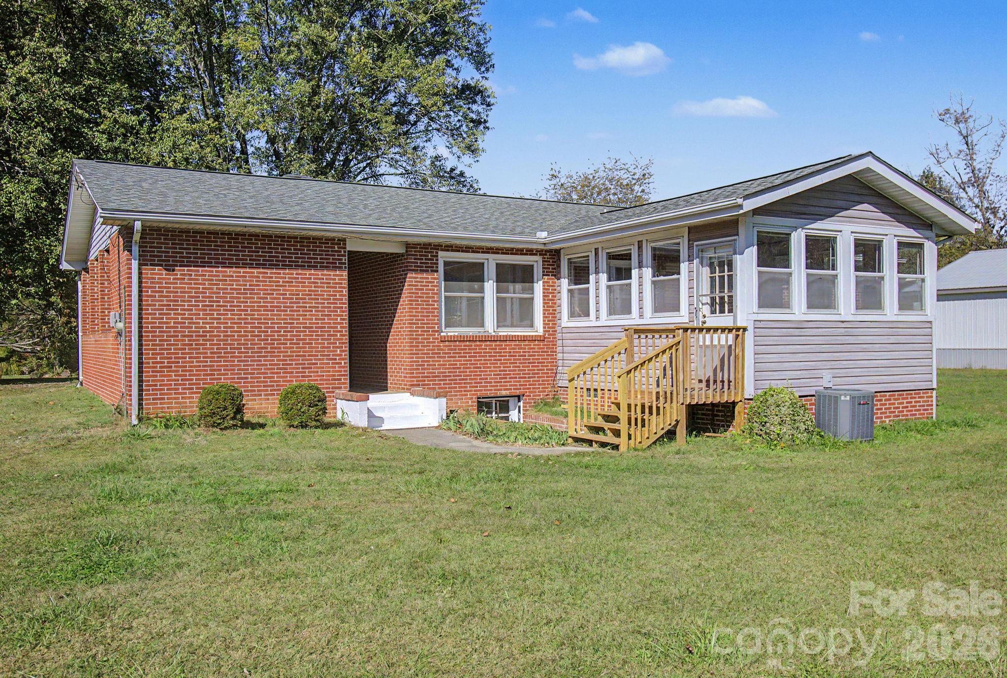 Heated Sunroom exterior entry - 188 Pinner Road, Arden