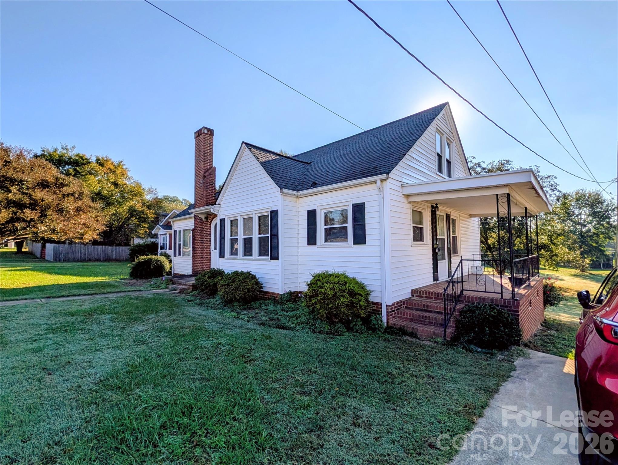 Single Family Residence at 119 Ridgeway Avenue, Statesville, photo 2 of 12