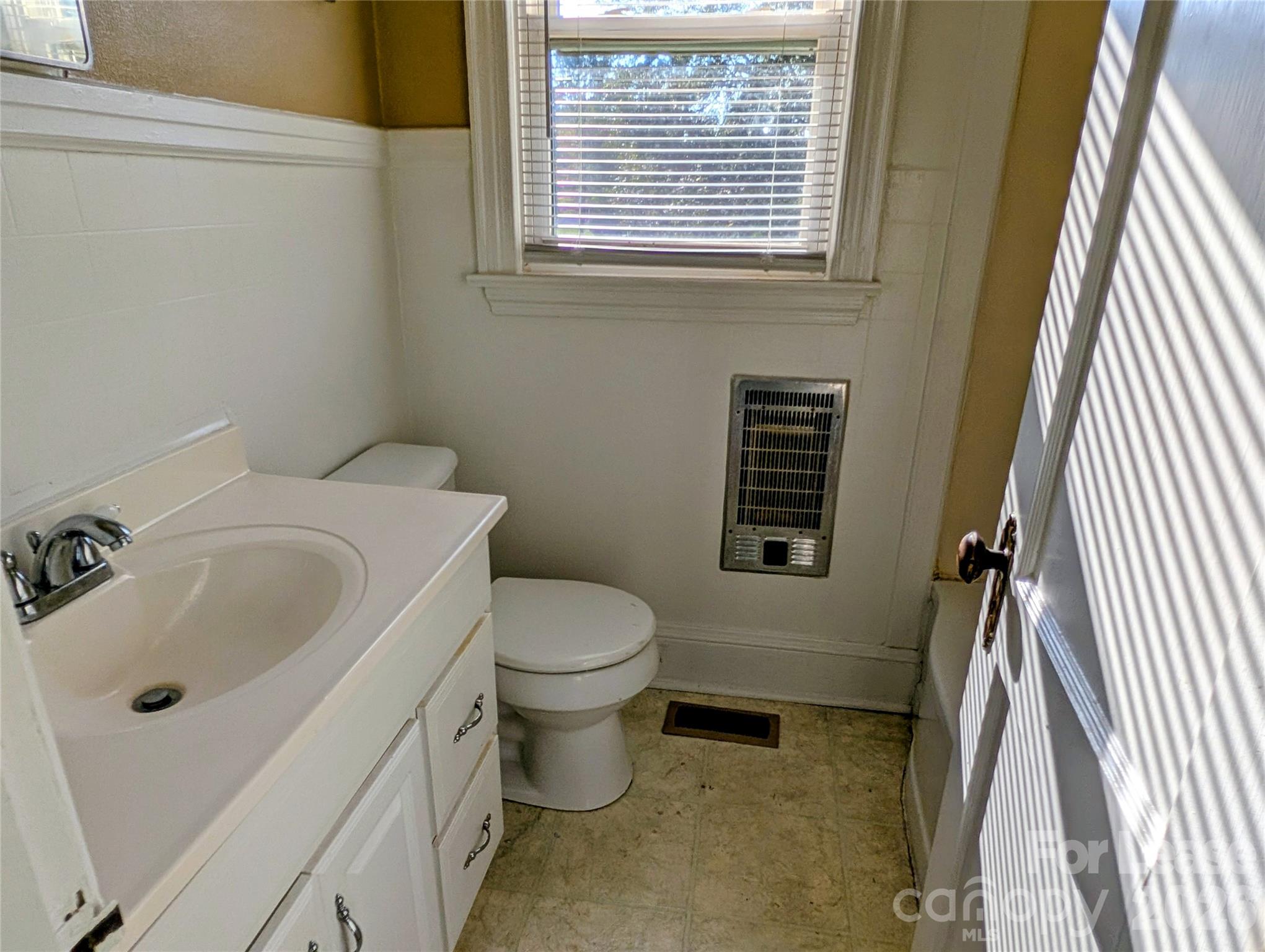 Single Family Residence at 119 Ridgeway Avenue, Statesville, photo 9 of 12