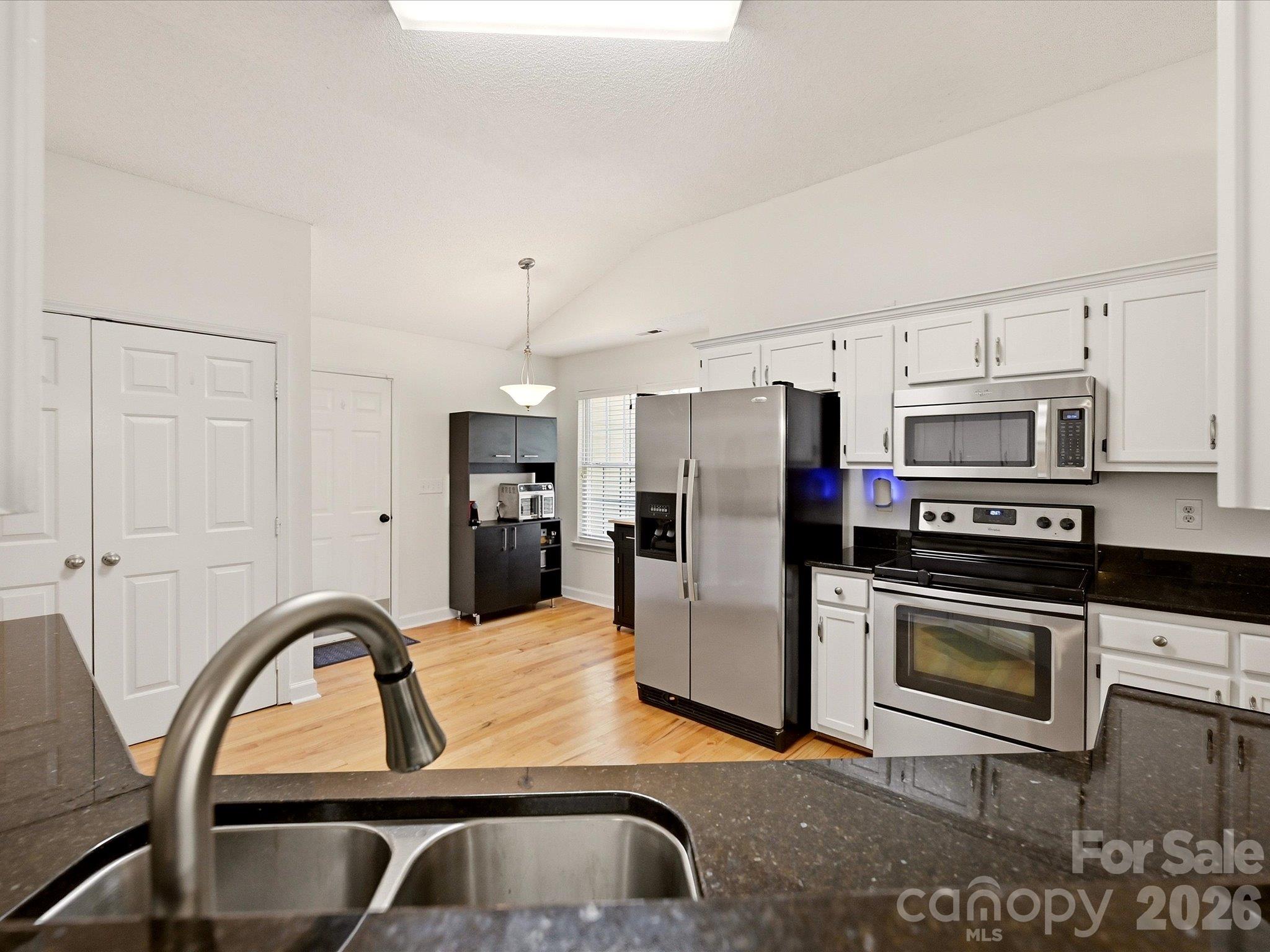 Single Family Residence at 6701 Sweetfield Drive, Charlotte, photo 6 of 29