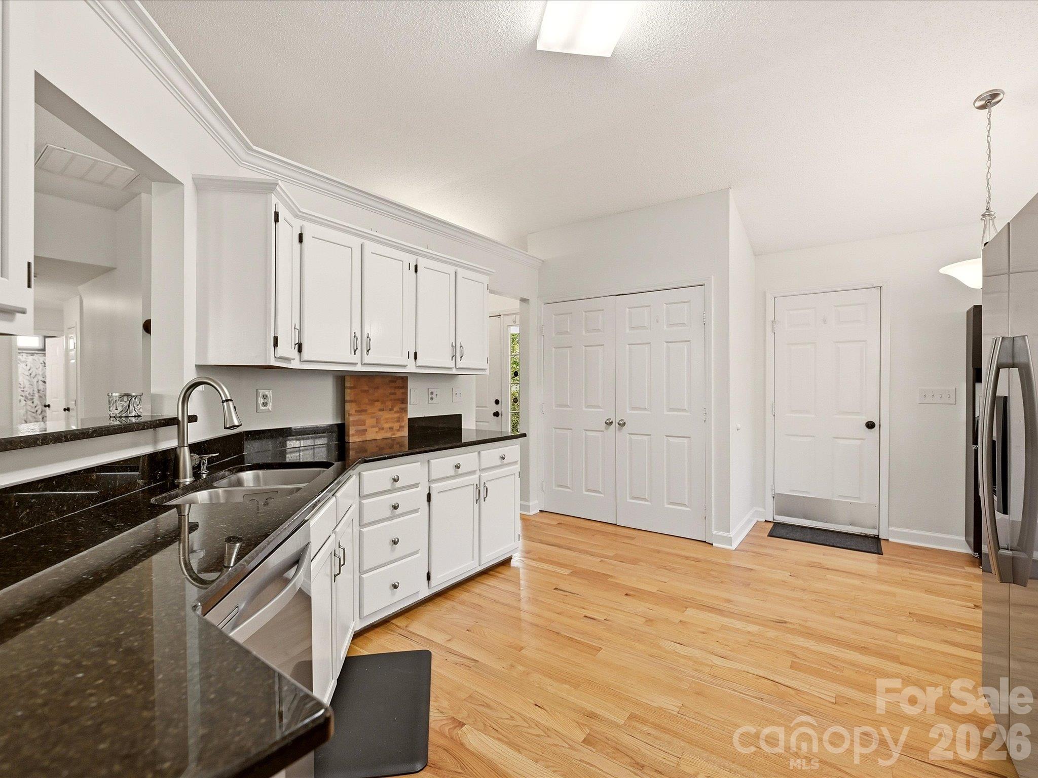Single Family Residence at 6701 Sweetfield Drive, Charlotte, photo 7 of 29