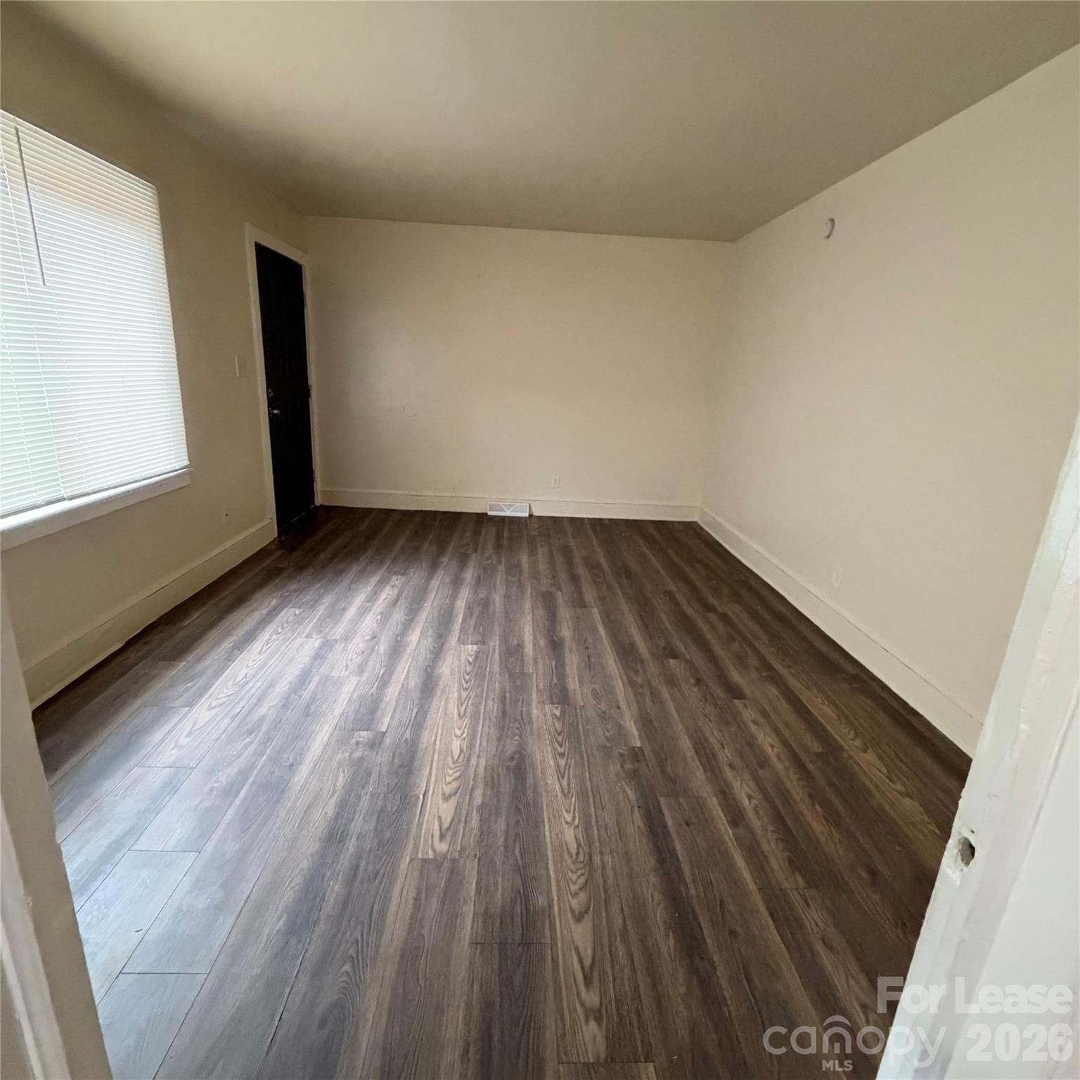 Apartment at 820 West Boulevard, Charlotte, photo 2 of 7