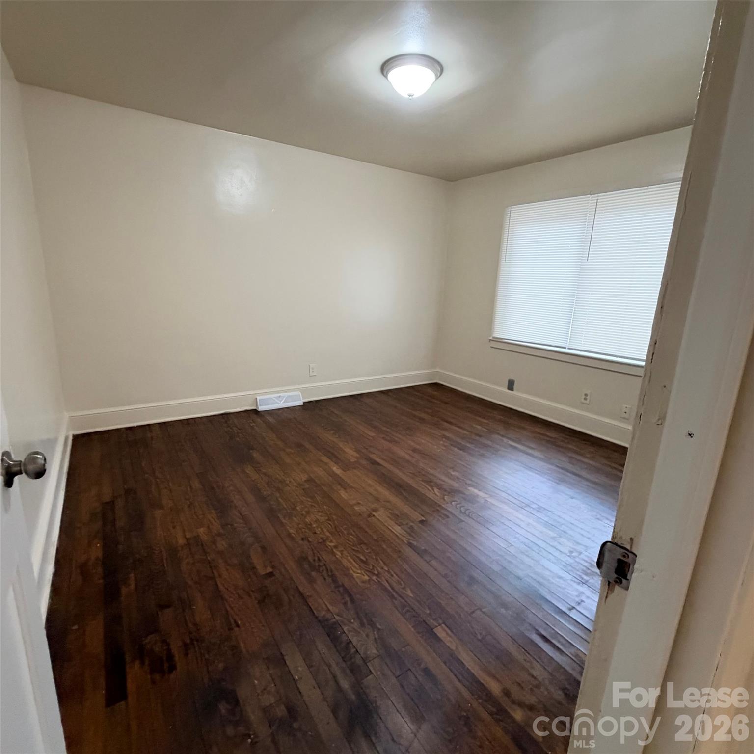 Apartment at 820 West Boulevard, Charlotte, photo 5 of 7