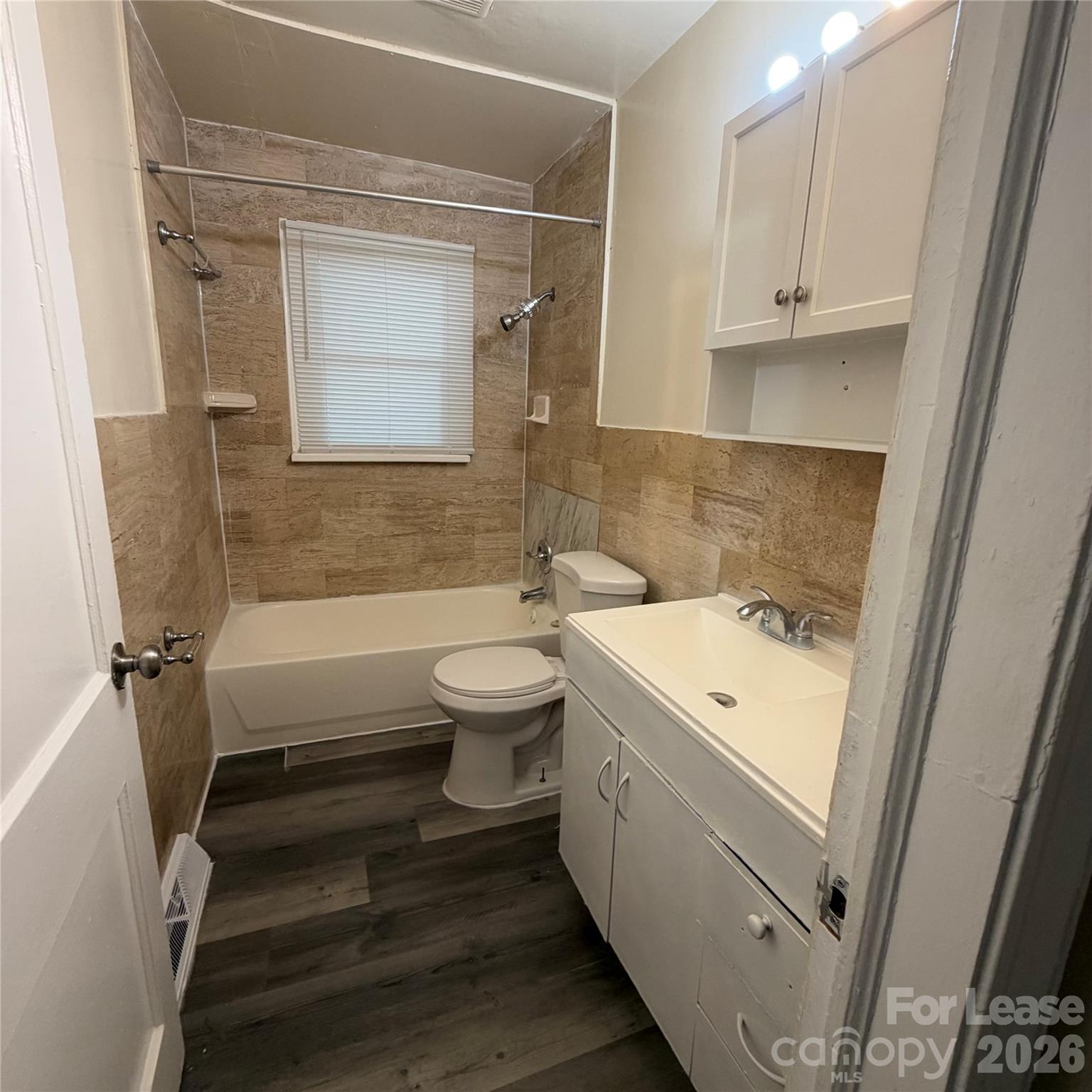 Apartment at 820 West Boulevard, Charlotte, photo 6 of 7