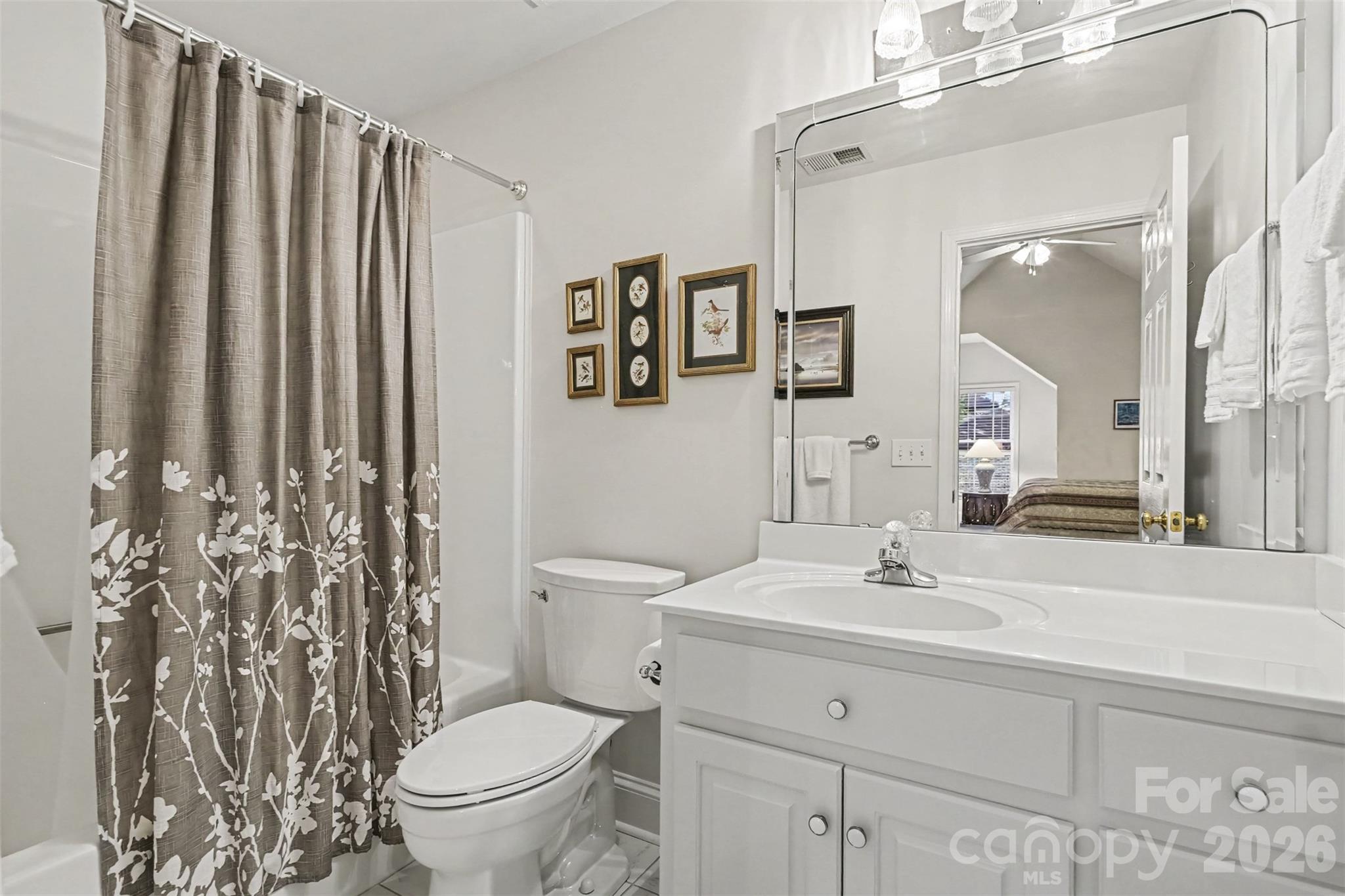Full Bathroom on the Second Floor. Neutral Paint and Flooring. - 8412 Locksley Drive, Harrisburg
