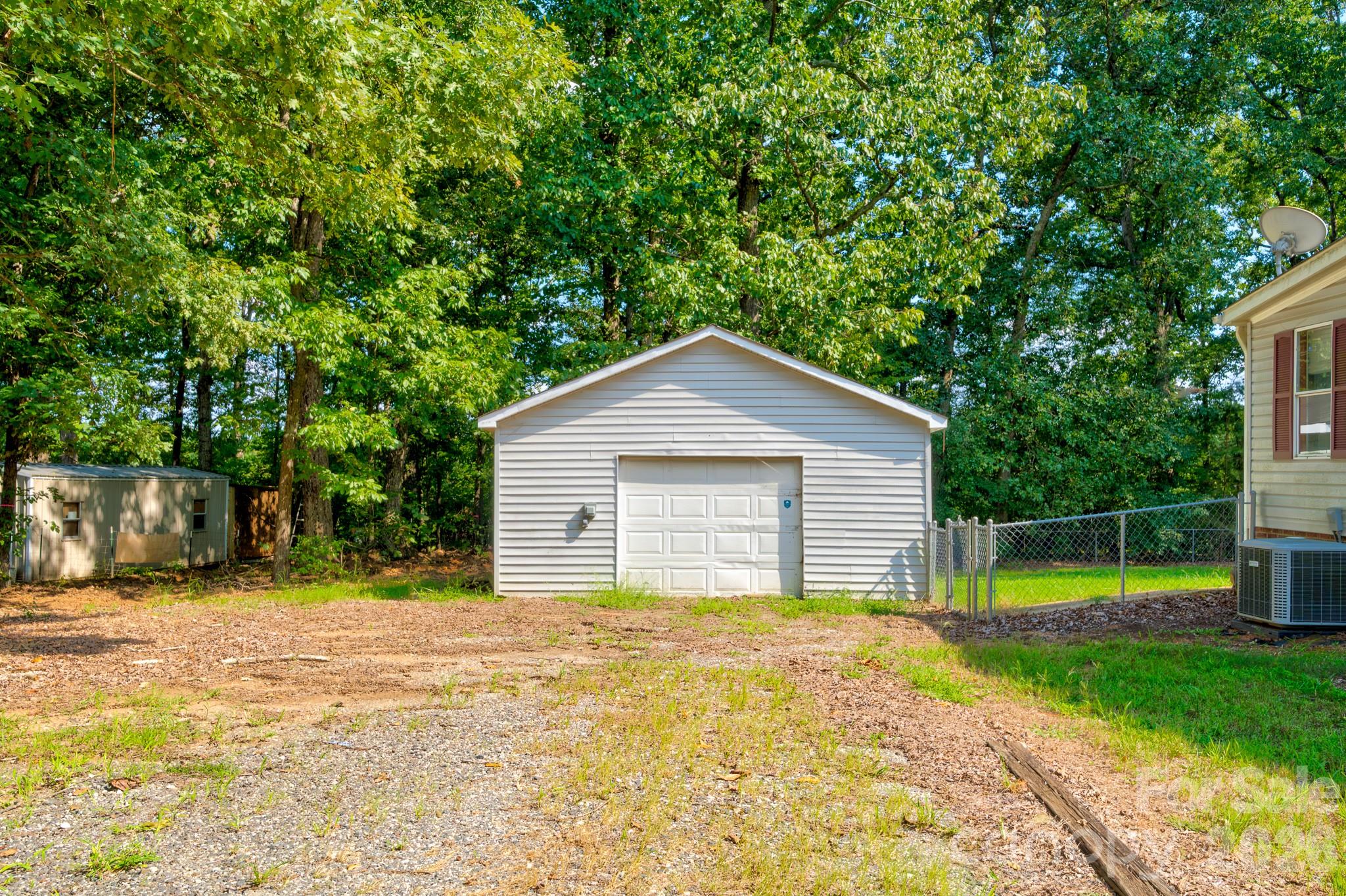 Single Family Residence at 226 Whitesides Road, Bessemer City, photo 15 of 16