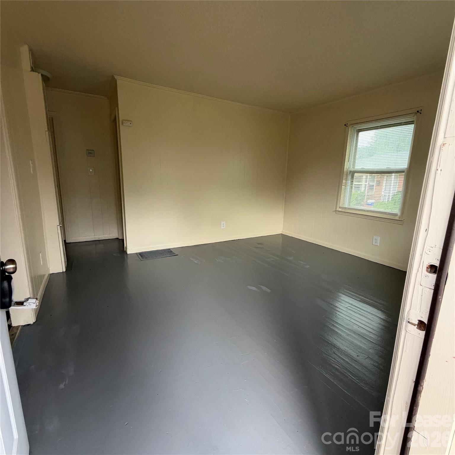 Apartment at 1661 Montana Drive, Charlotte, photo 2 of 6