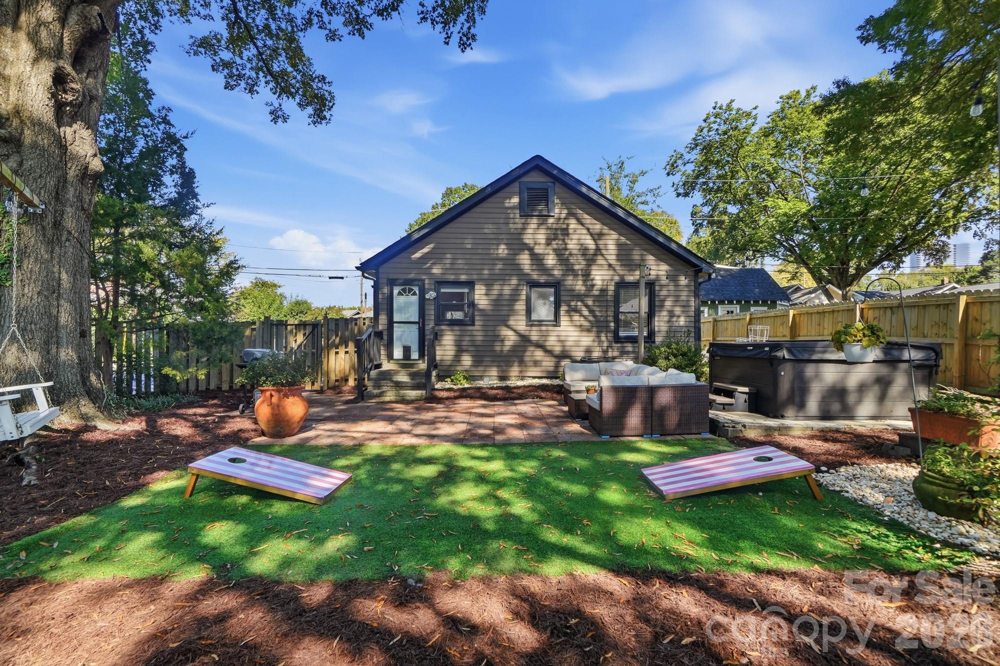 Single Family Residence at 1545 Wickford Place, Charlotte, photo 2 of 20