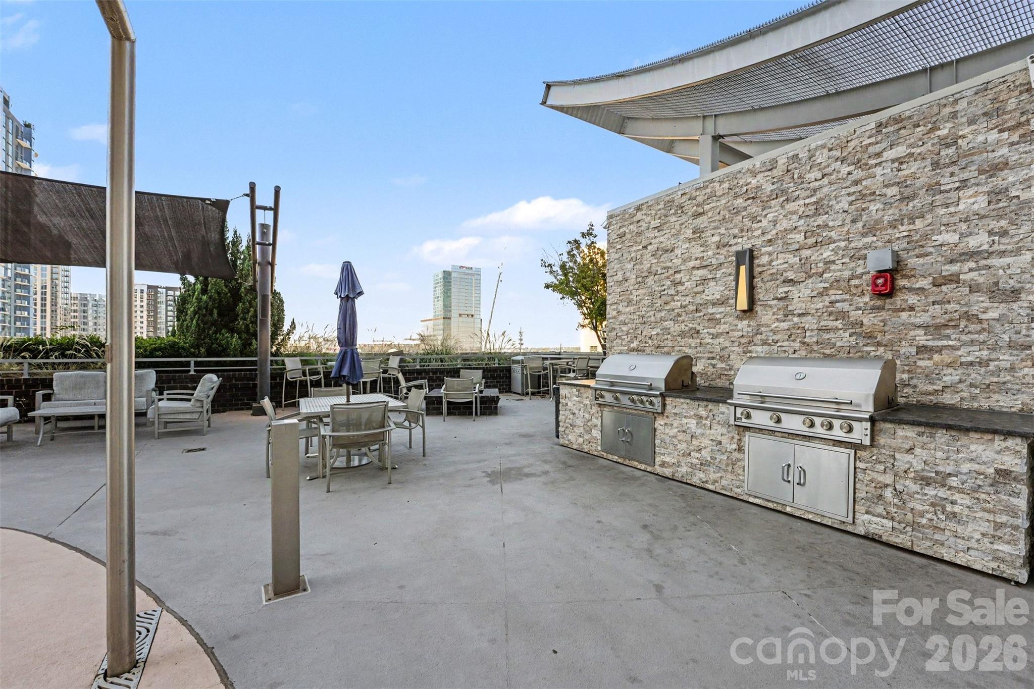 Grill and outdoor area on 7th floor - 333 W Trade Street, Charlotte