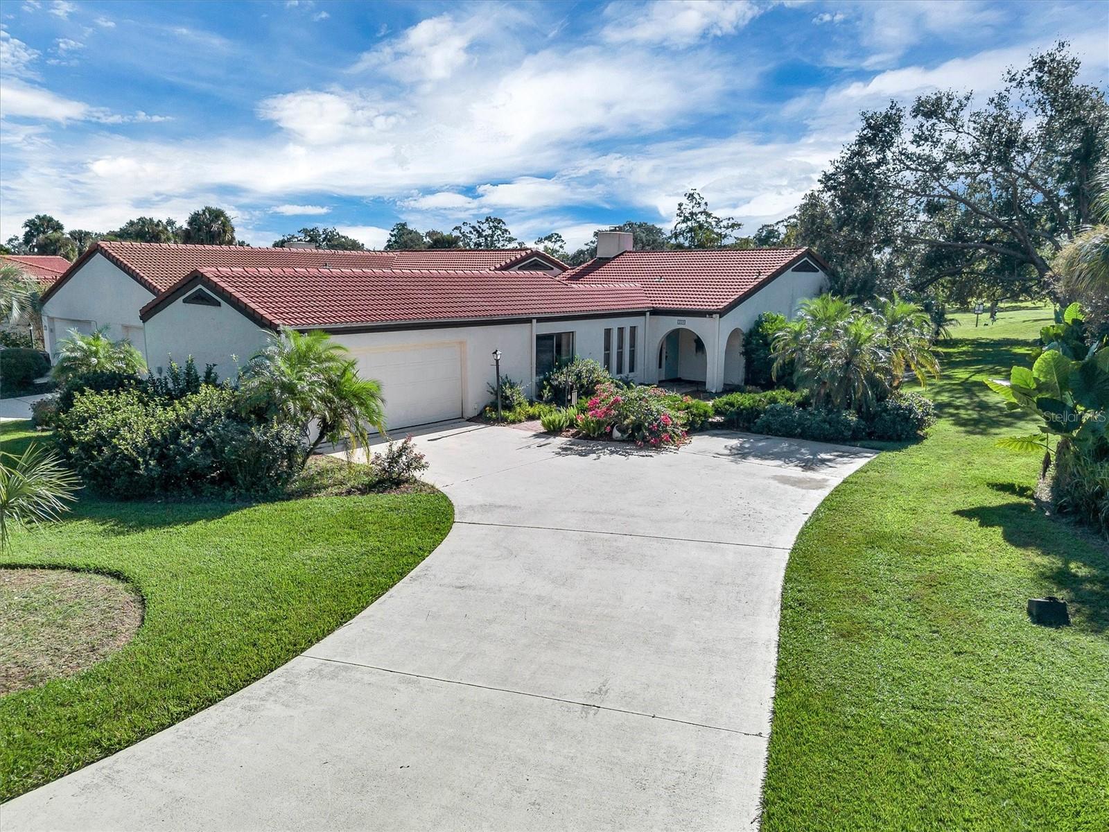 559 CLUBHOUSE DR