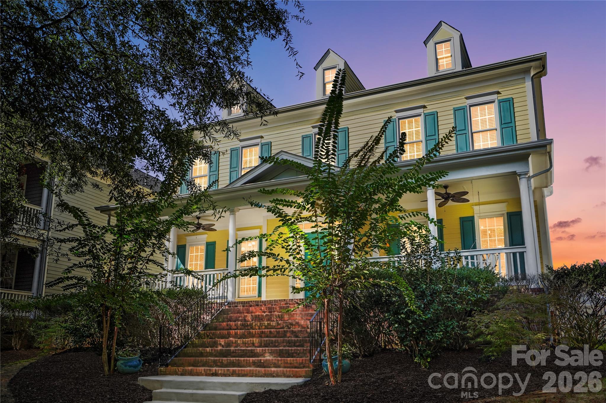 882 Promenade Walk