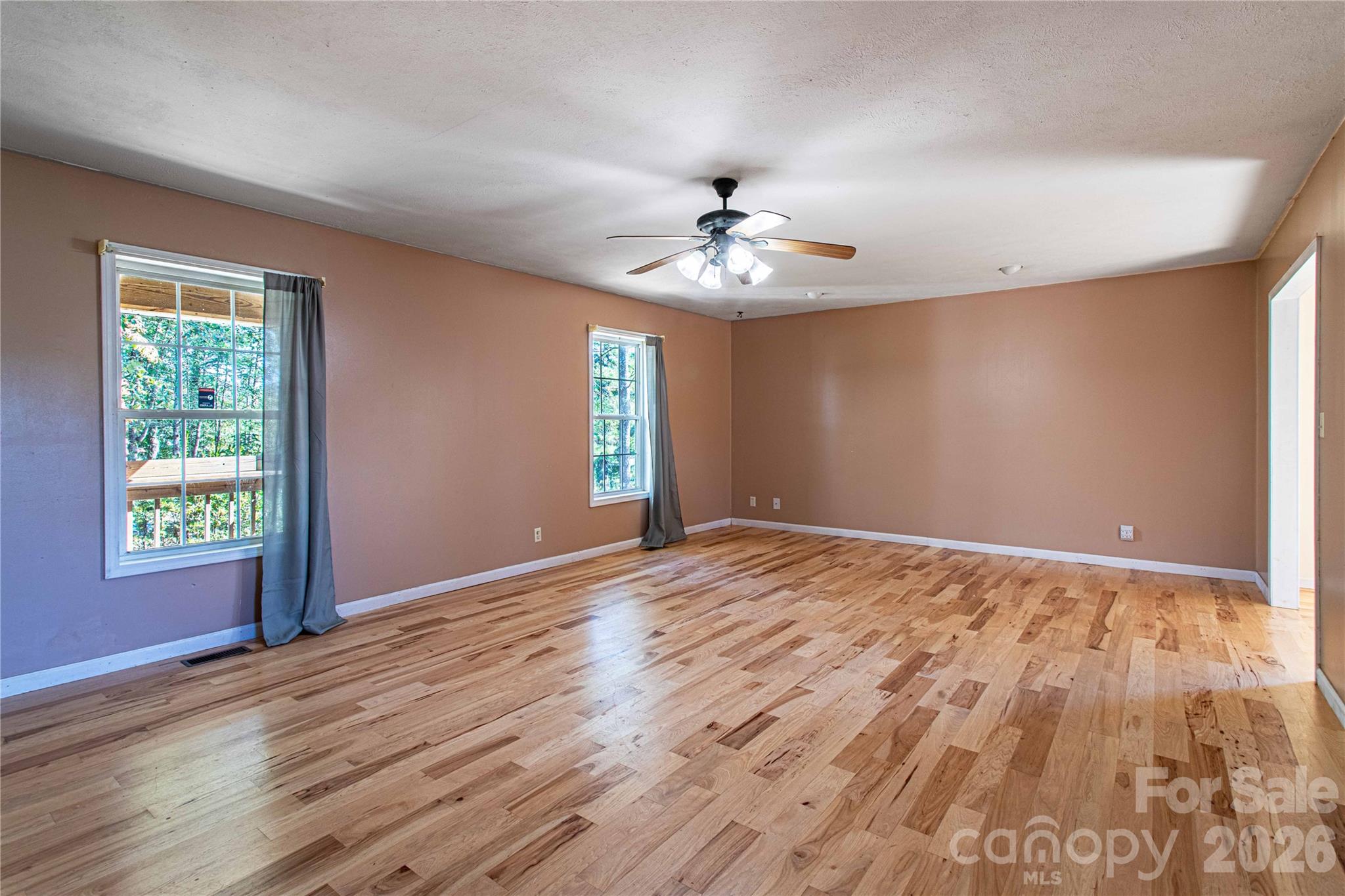 Single Family Residence at 3 Edna Oaks Road, Hendersonville, photo 8 of 43
