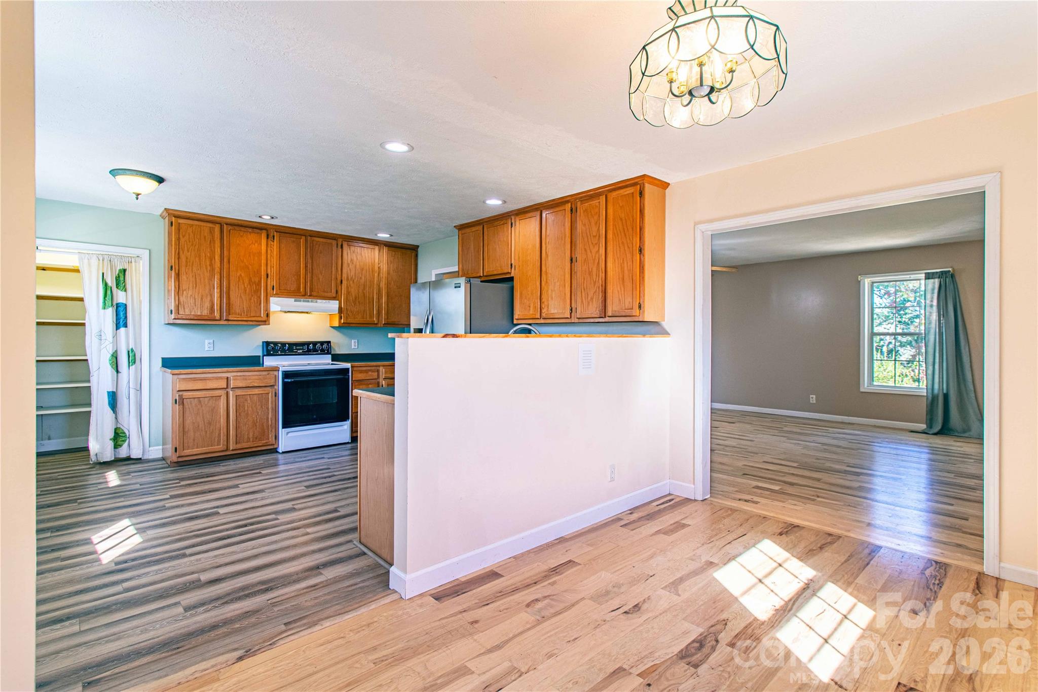 Single Family Residence at 3 Edna Oaks Road, Hendersonville, photo 11 of 43